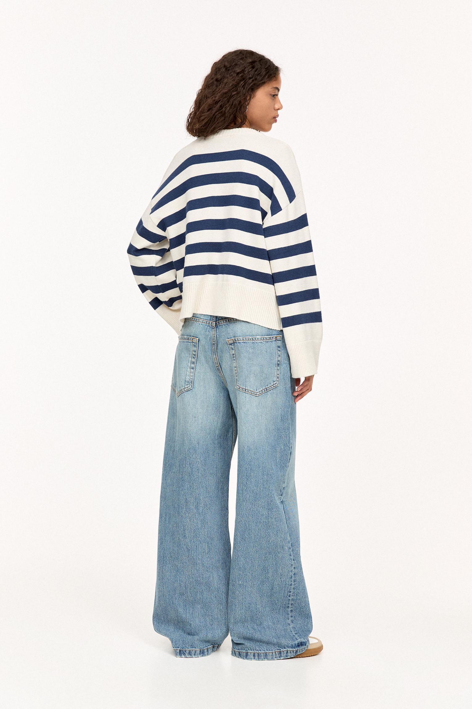Sweater with wide sleeves Product Image