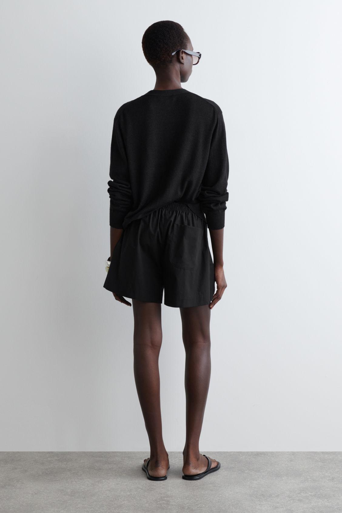 DRAWSTRING COTTON SHORTS Product Image