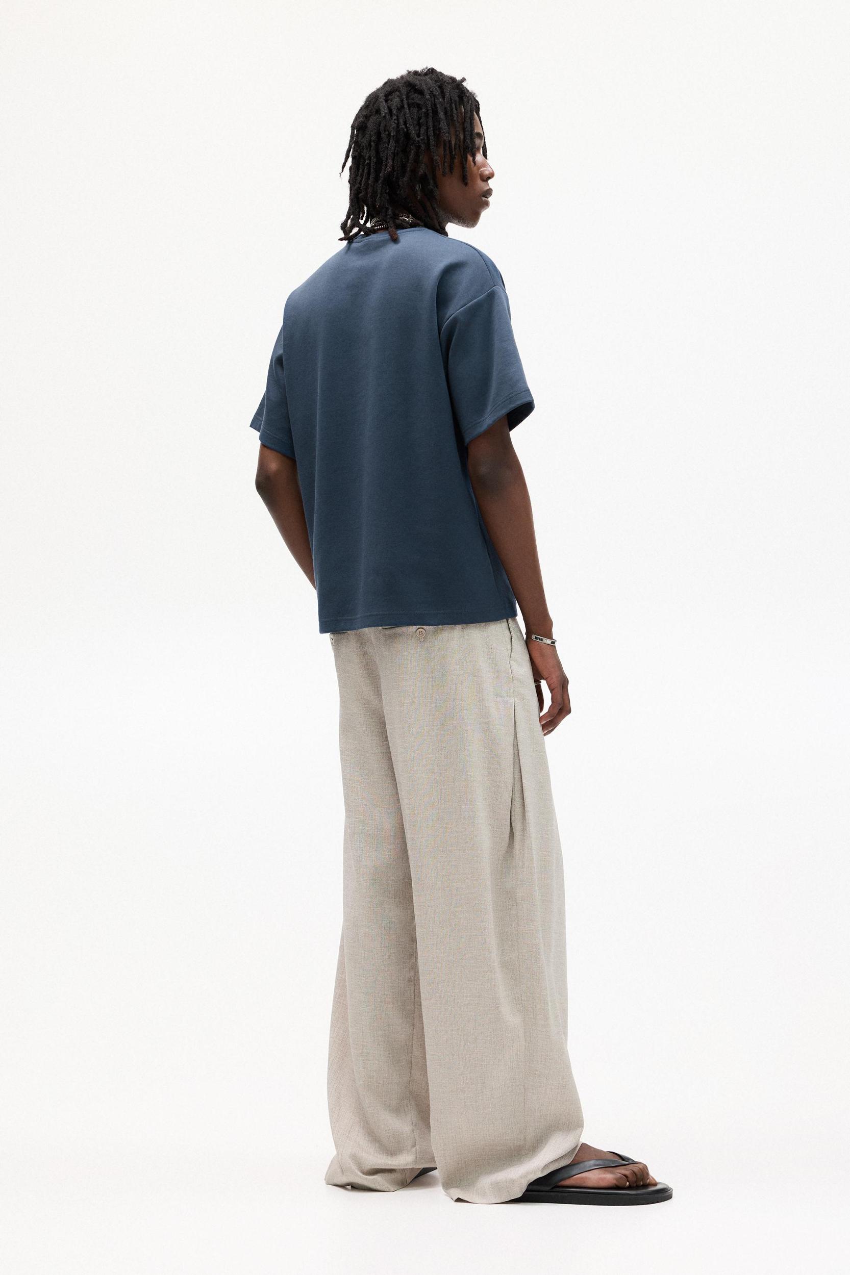 Embroidered short sleeve sweatshirt Product Image