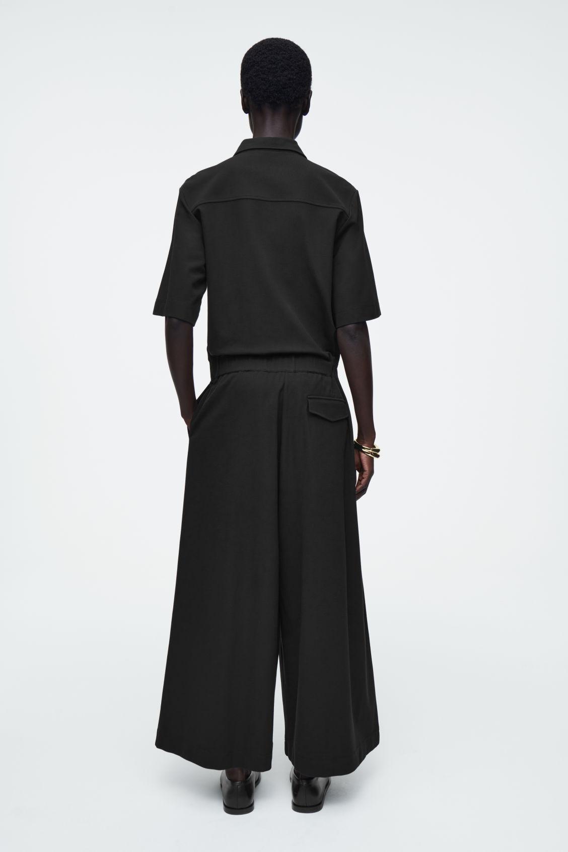 SHORT-SLEEVED JUMPSUIT Product Image