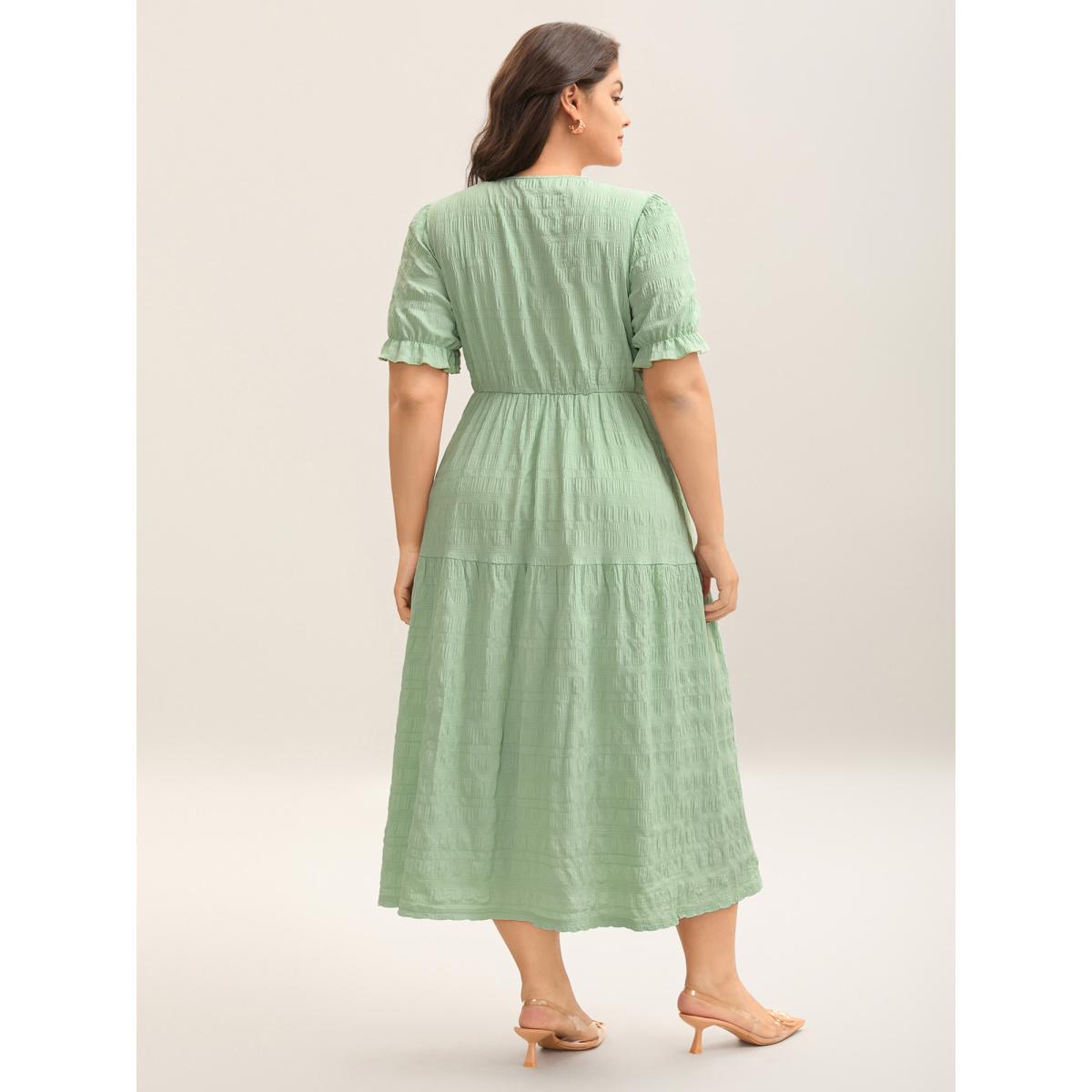 Plus Size Textured Shirred Bodice Pockets Maxi Dress Greenbean Women Round Neck Short sleeve Curvy BloomChic 28/5X Product Image