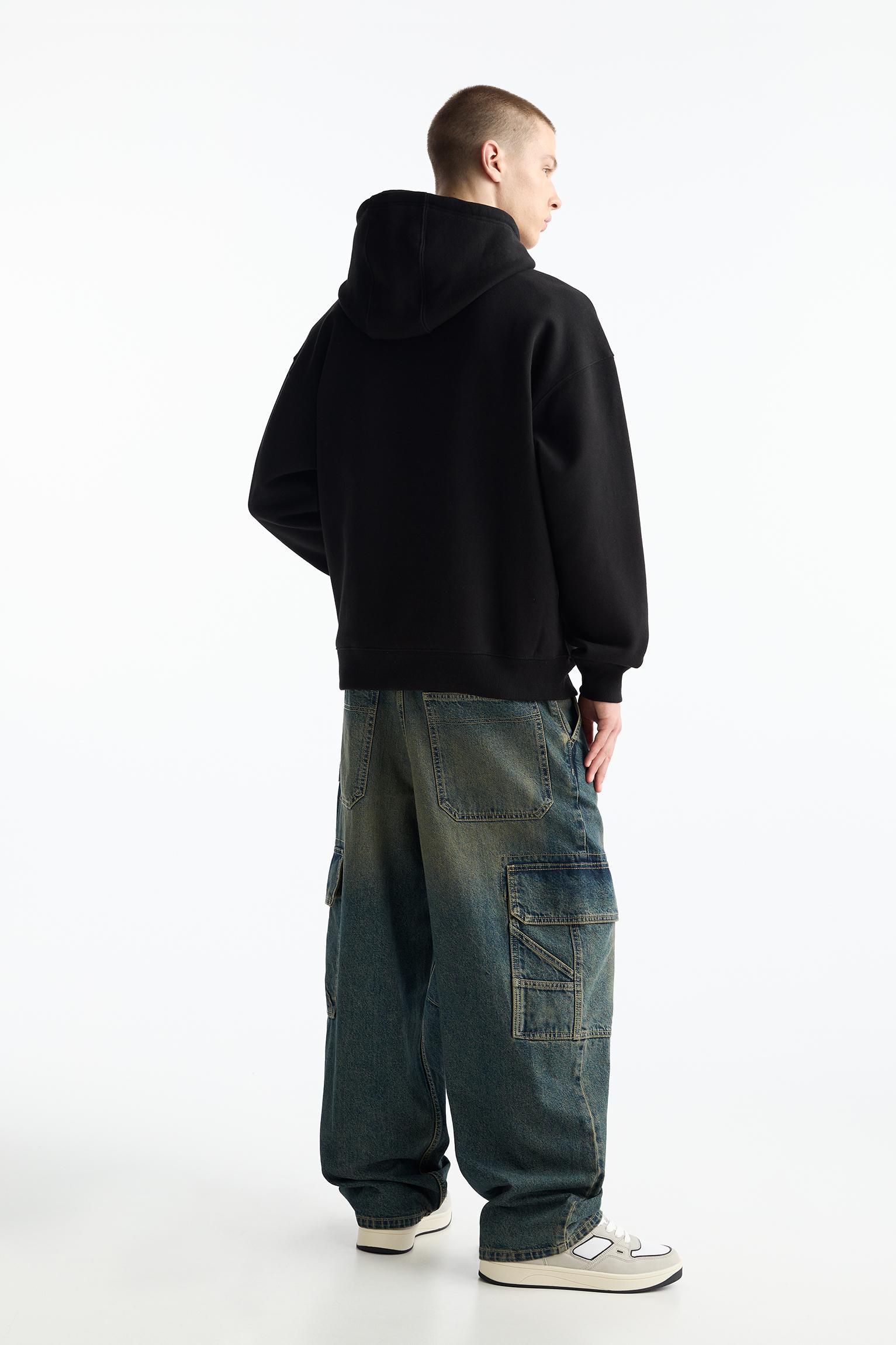 Basic hooded sweatshirt Product Image