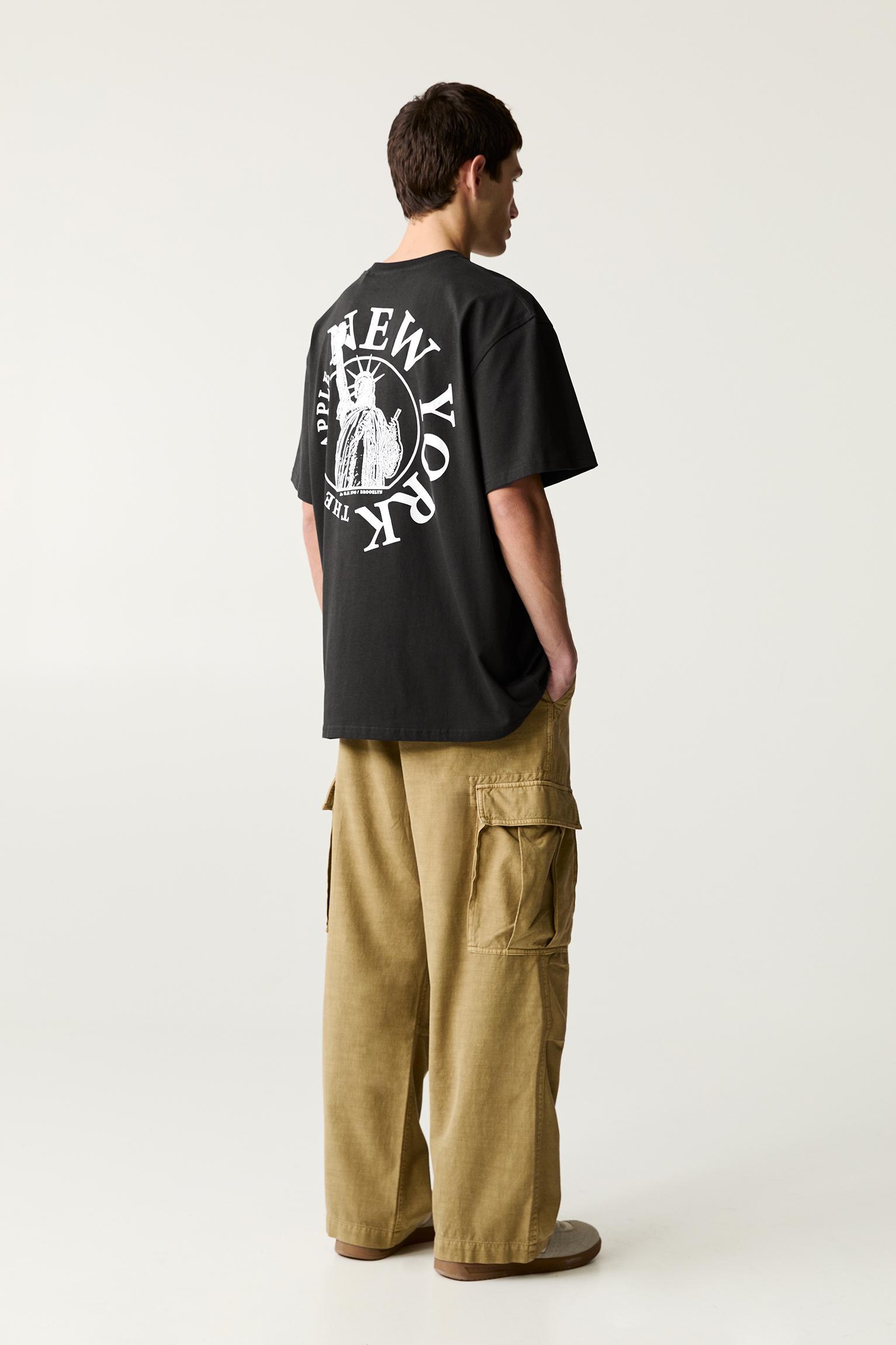 Black New York graphic T-shirt Product Image