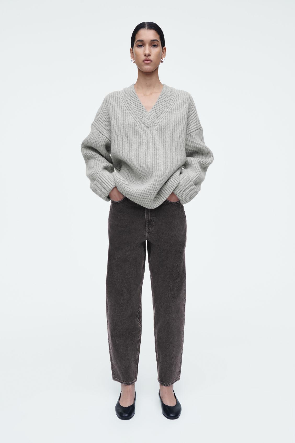 ARCH TAPERED JEANS Product Image