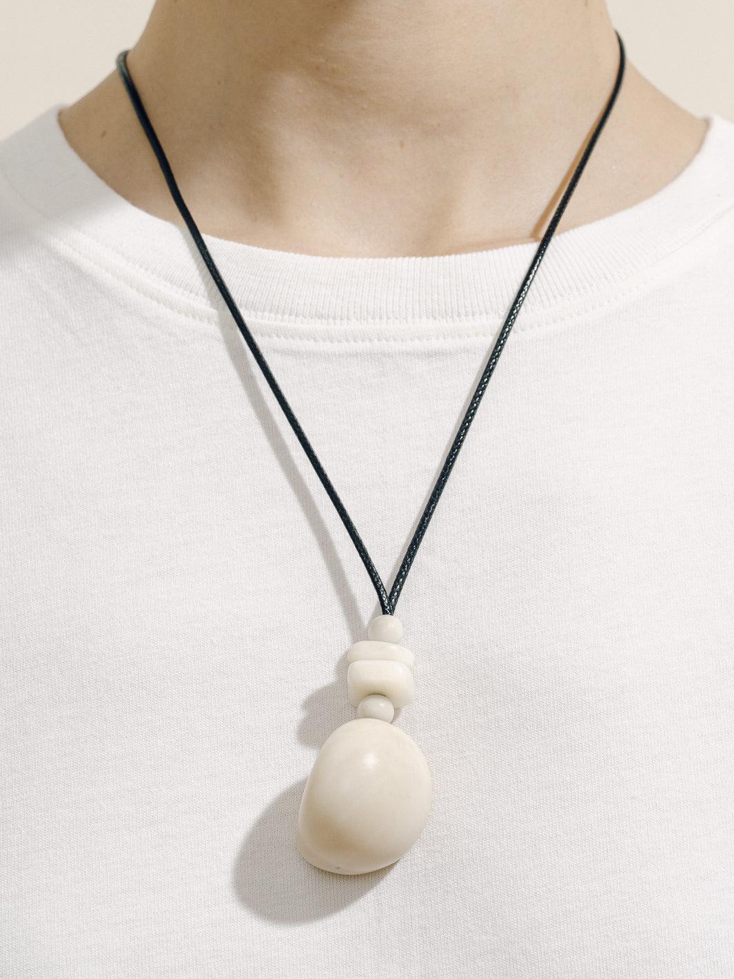 The Pendant Necklace in Black Product Image