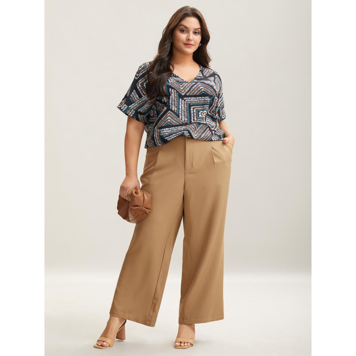 Plus Size Multicolor Geometric Print V-Neck Relaxed Fit Blouse Women At the Office Short sleeve V-neck Work Blouses BloomChic 26/4X Product Image