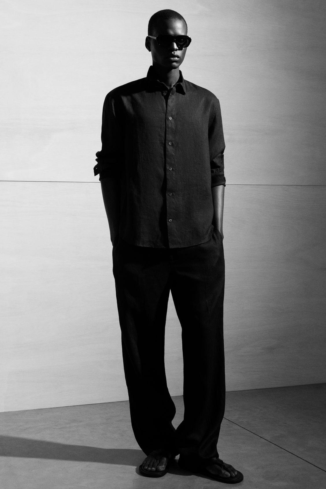 RELAXED LINEN LONG-SLEEVED SHIRT Product Image