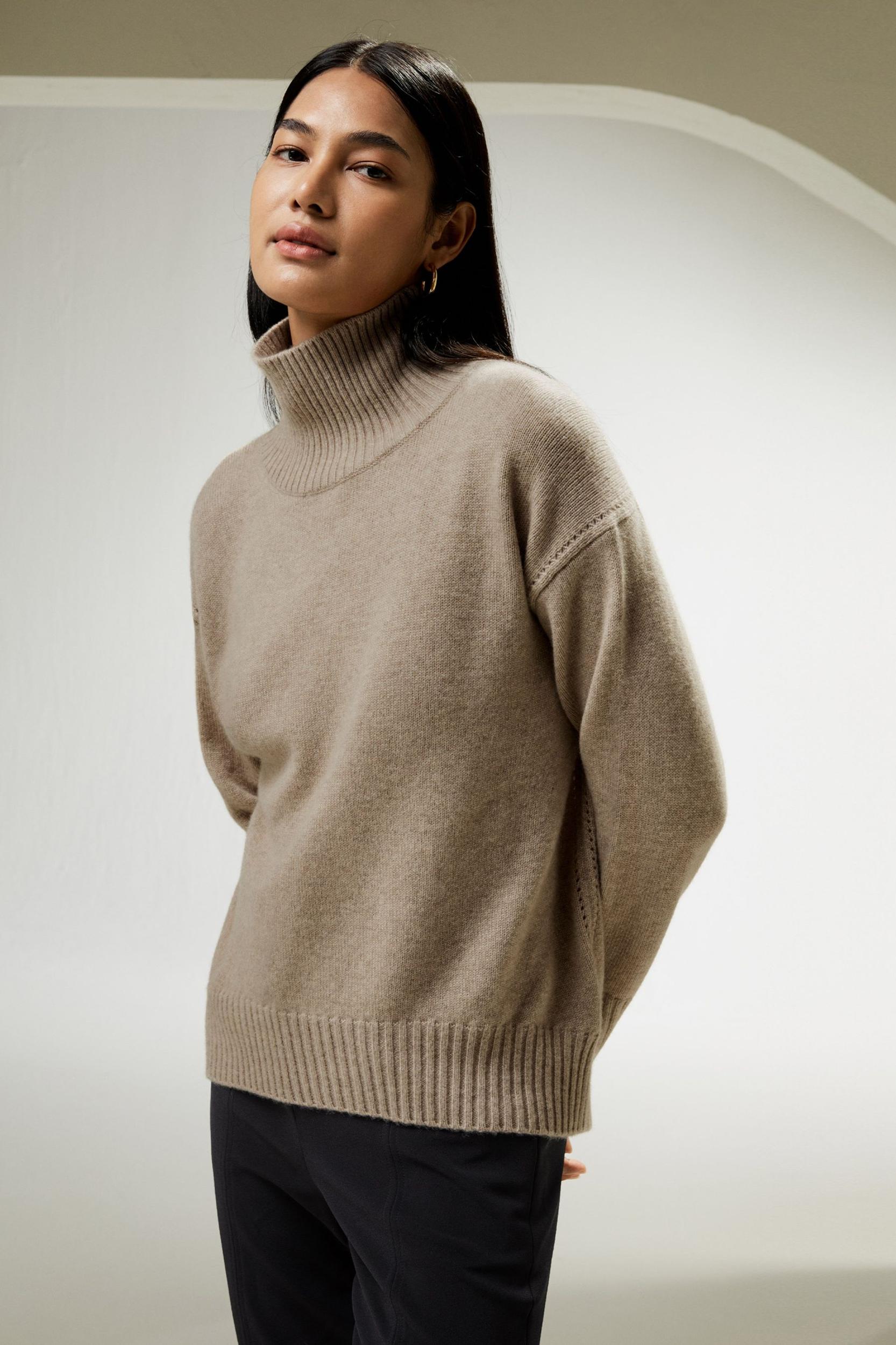 Turtleneck Relaxed-Fit Cashmere Sweater Product Image
