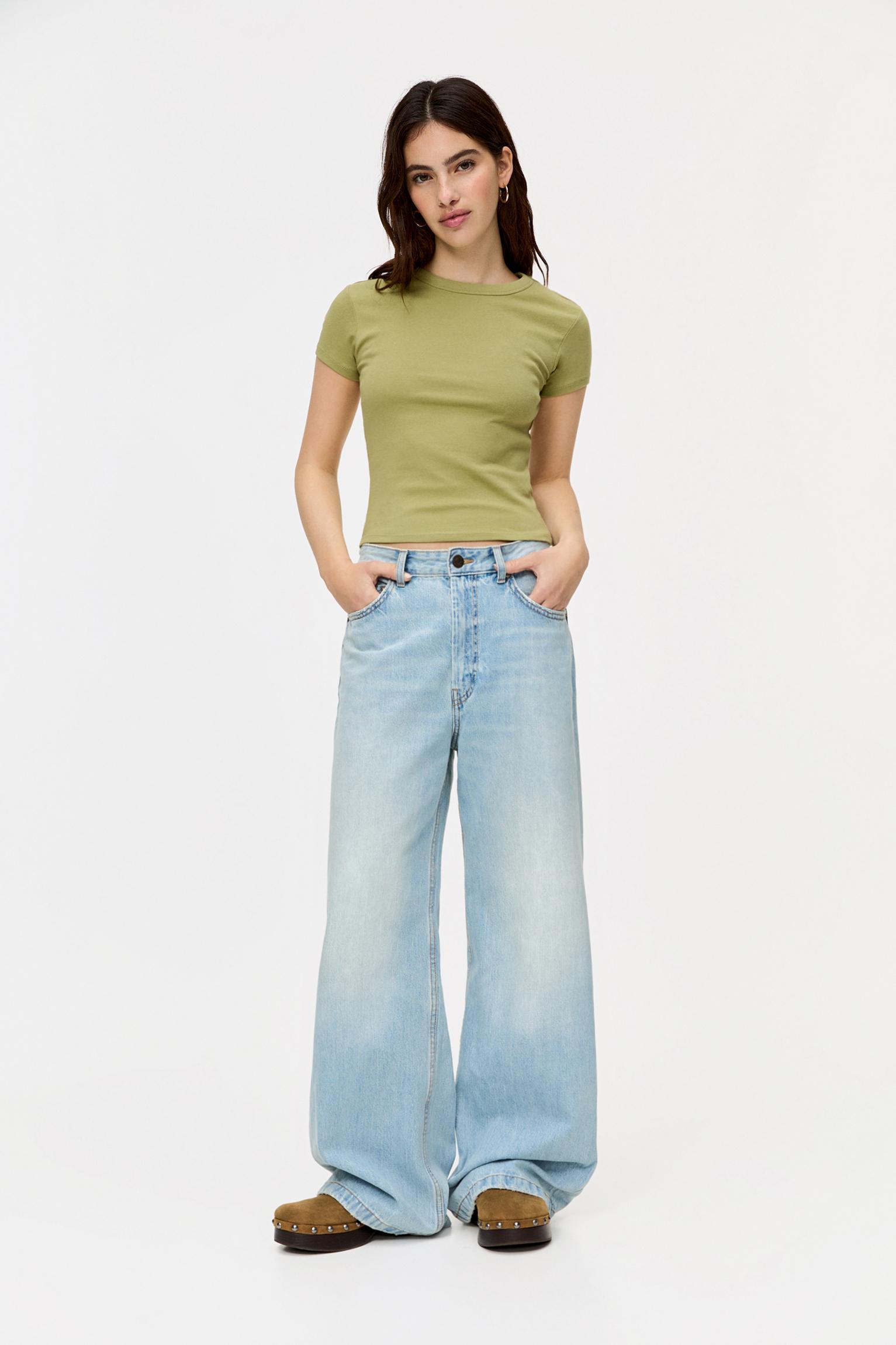 Basic fitted T-shirt Product Image