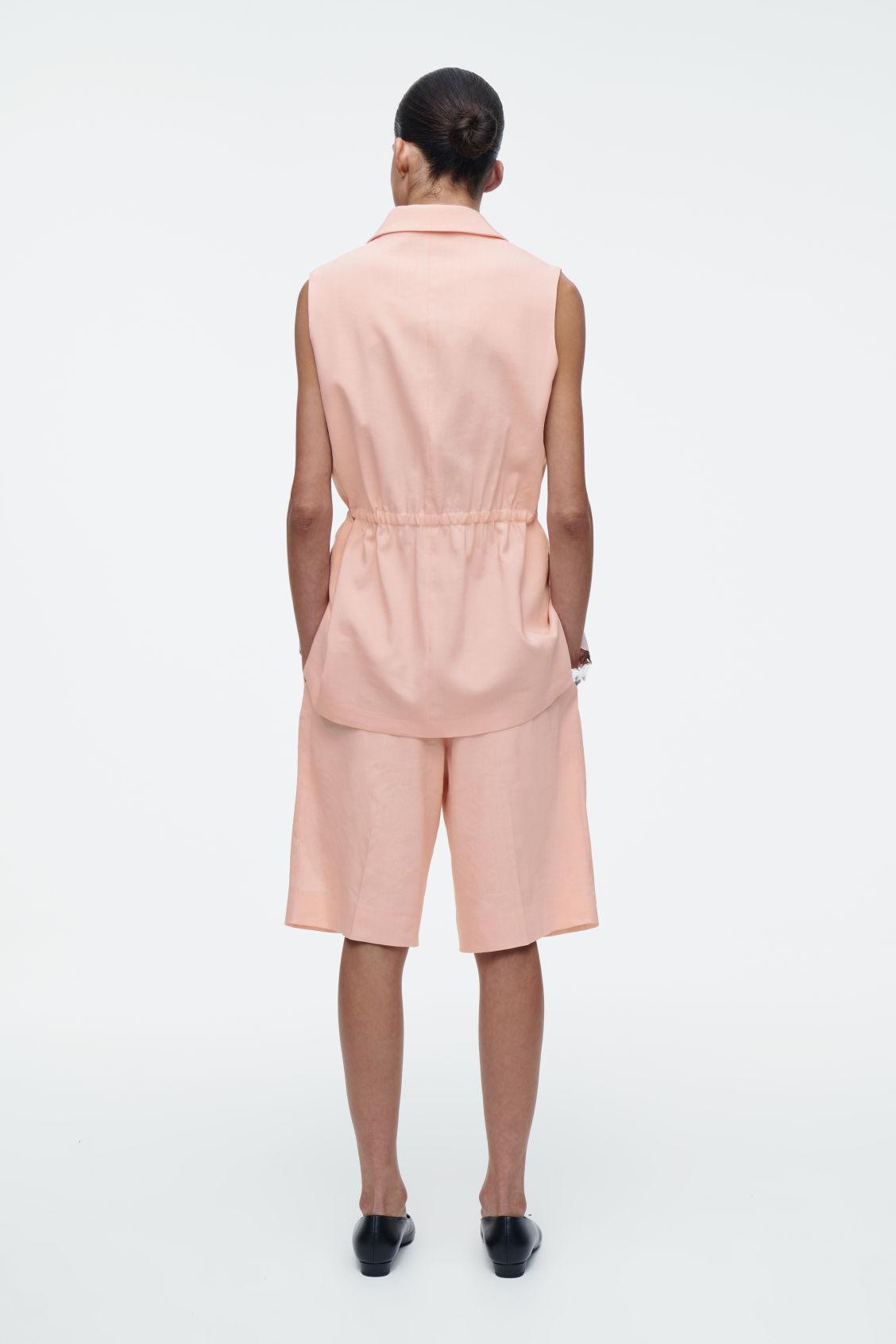 LONGLINE PLEATED LINEN SHORTS Product Image