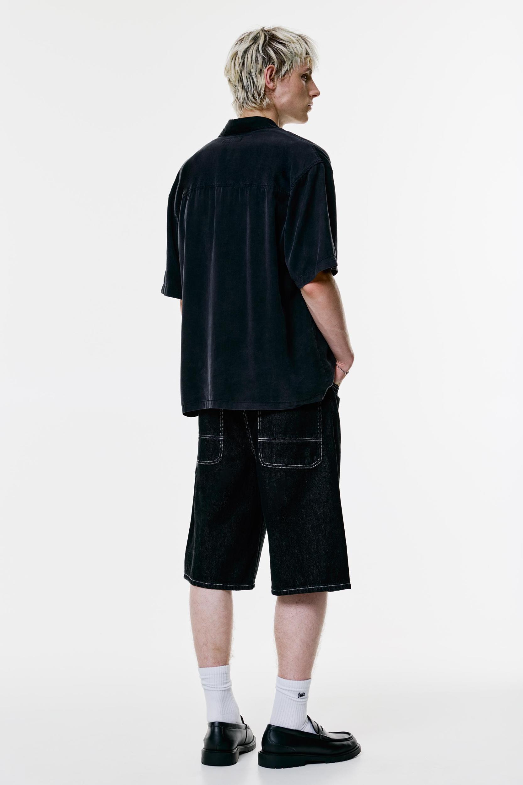 Black skater Bermuda shorts Product Image