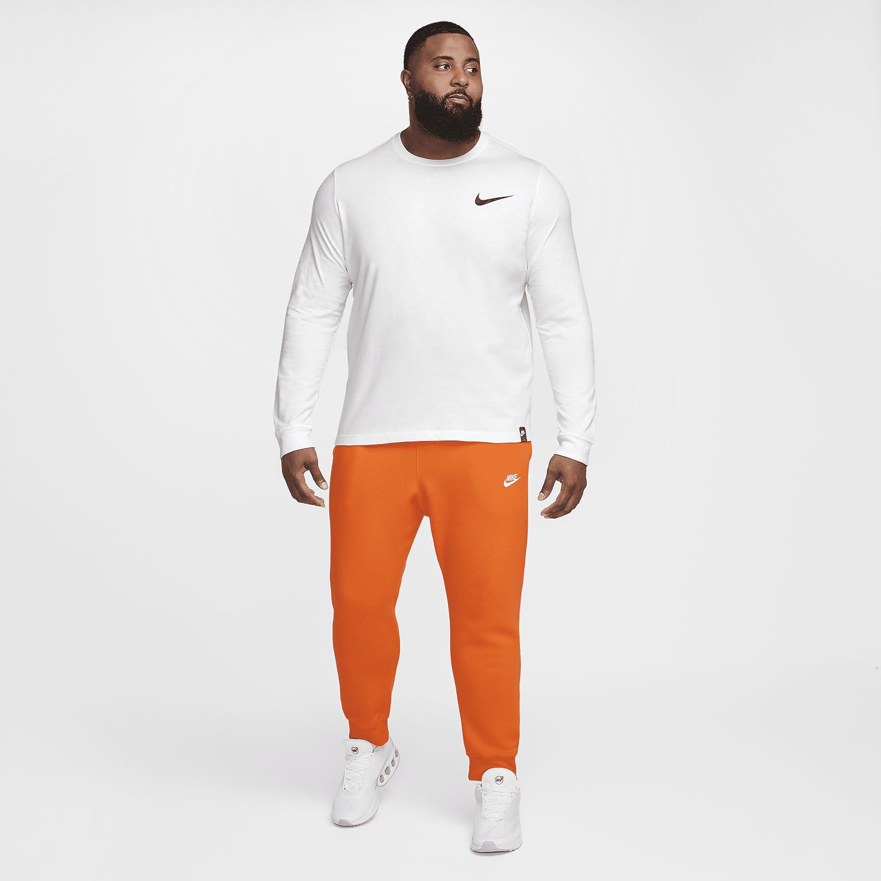Nike Sportswear Club Long-Sleeve T-Shirt Product Image