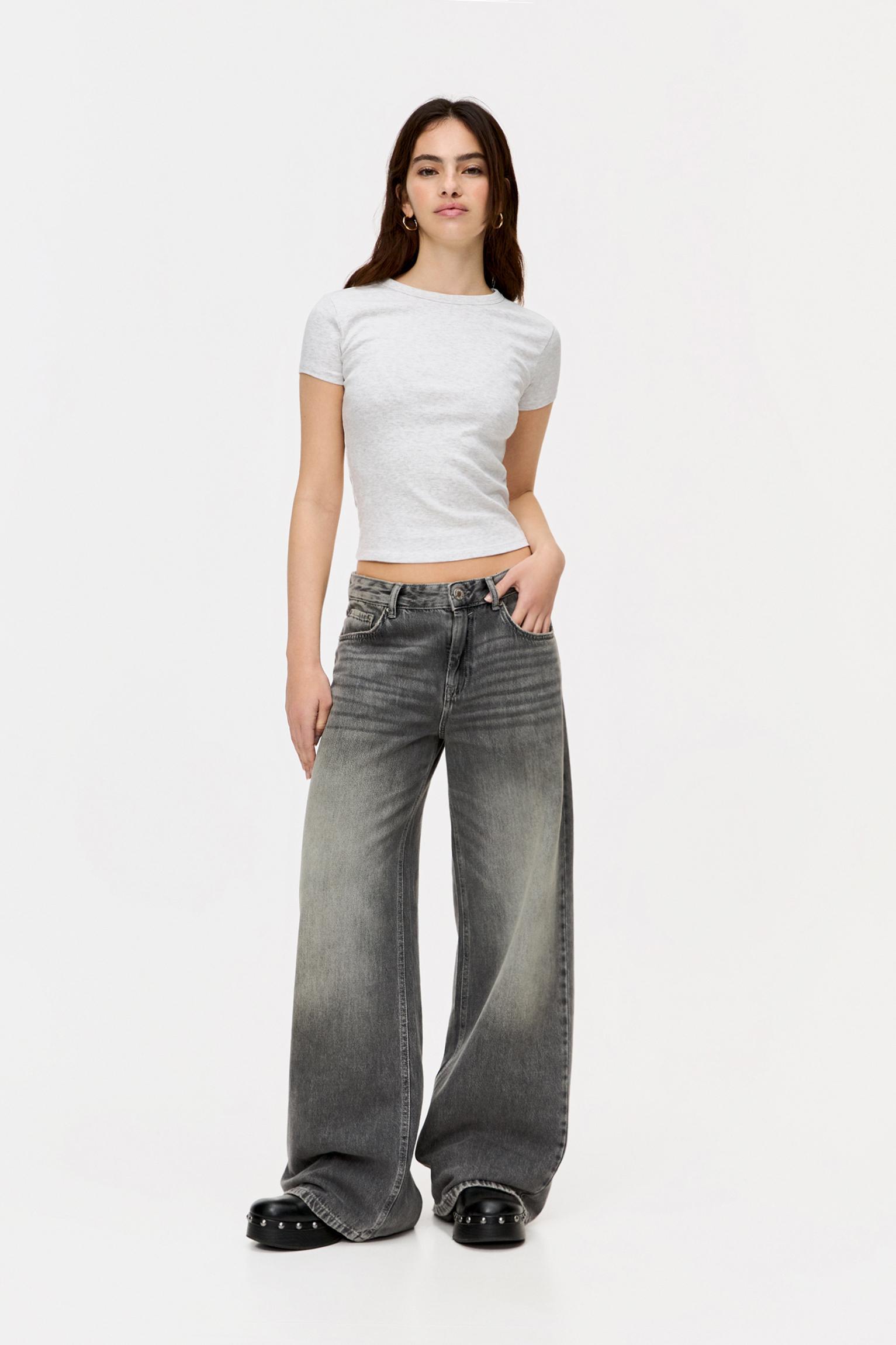 Basic fitted T-shirt Product Image