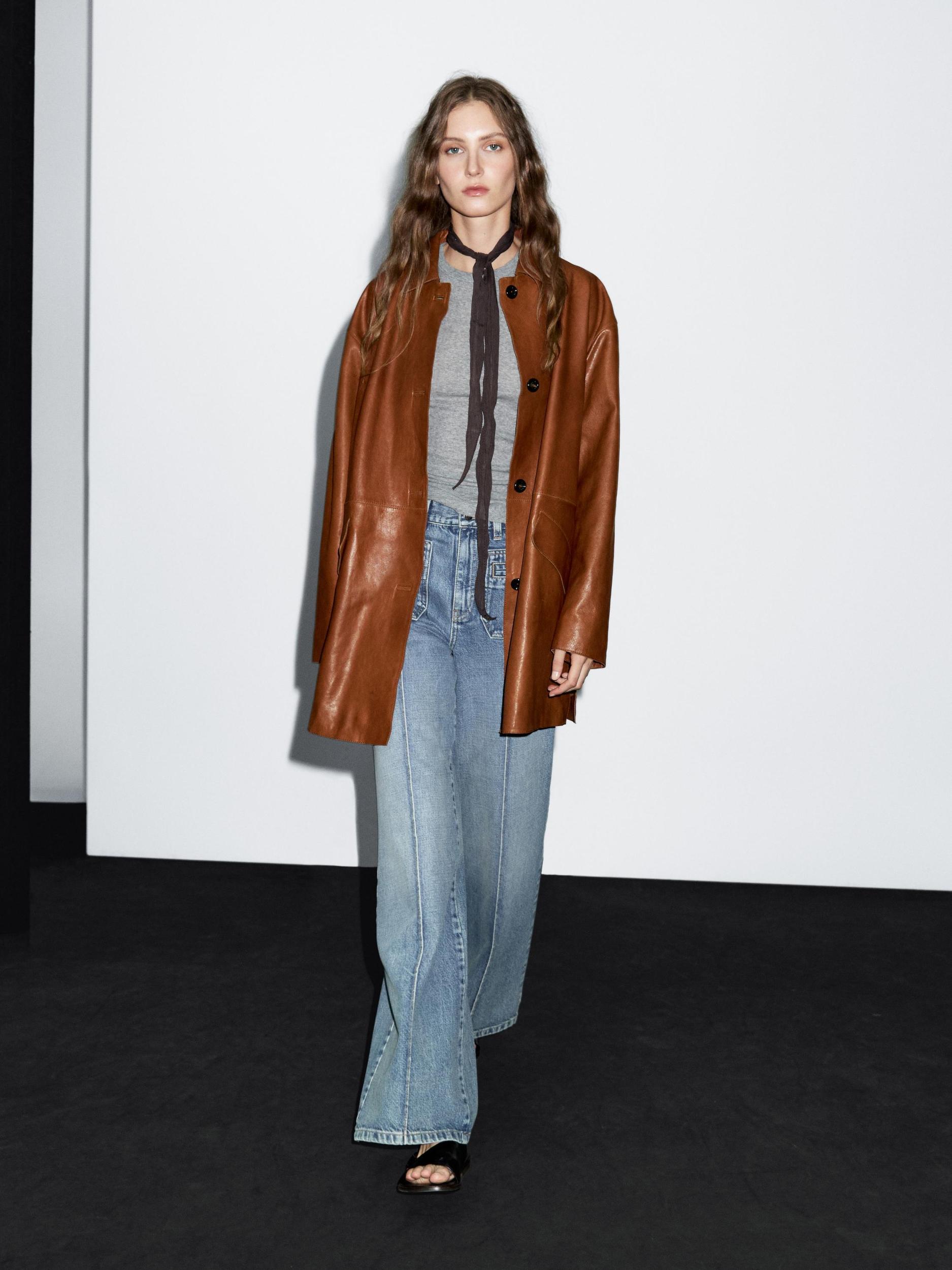 Mid-rise wide-leg jeans Product Image