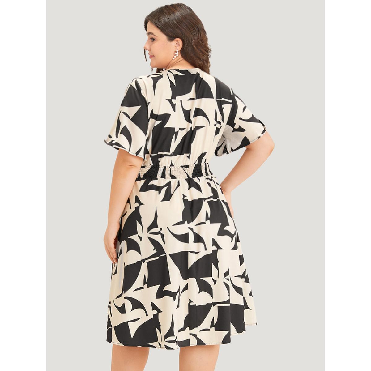 Plus Size Geometric Print Pocket Surplice Neck Shirred Dress Apricot Women At the Office Printed V-neck Short sleeve Curvy Midi Dress BloomChic 28/5X Product Image