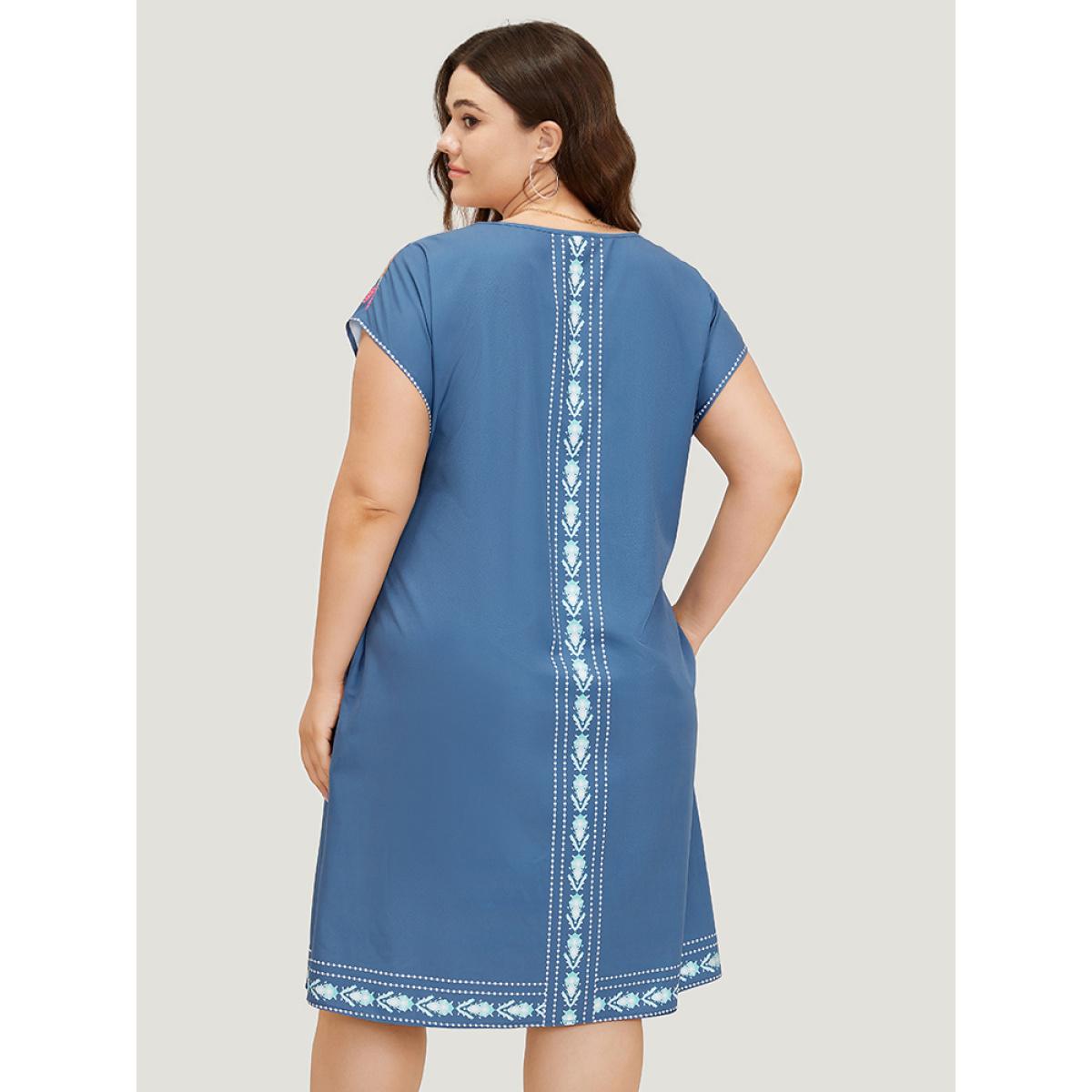 Plus Size Boho Print Pocket Dolman Sleeve Dress Aegean Women Vacation Pocket V-neck Short sleeve Curvy Knee Dress BloomChic 26/4X Product Image