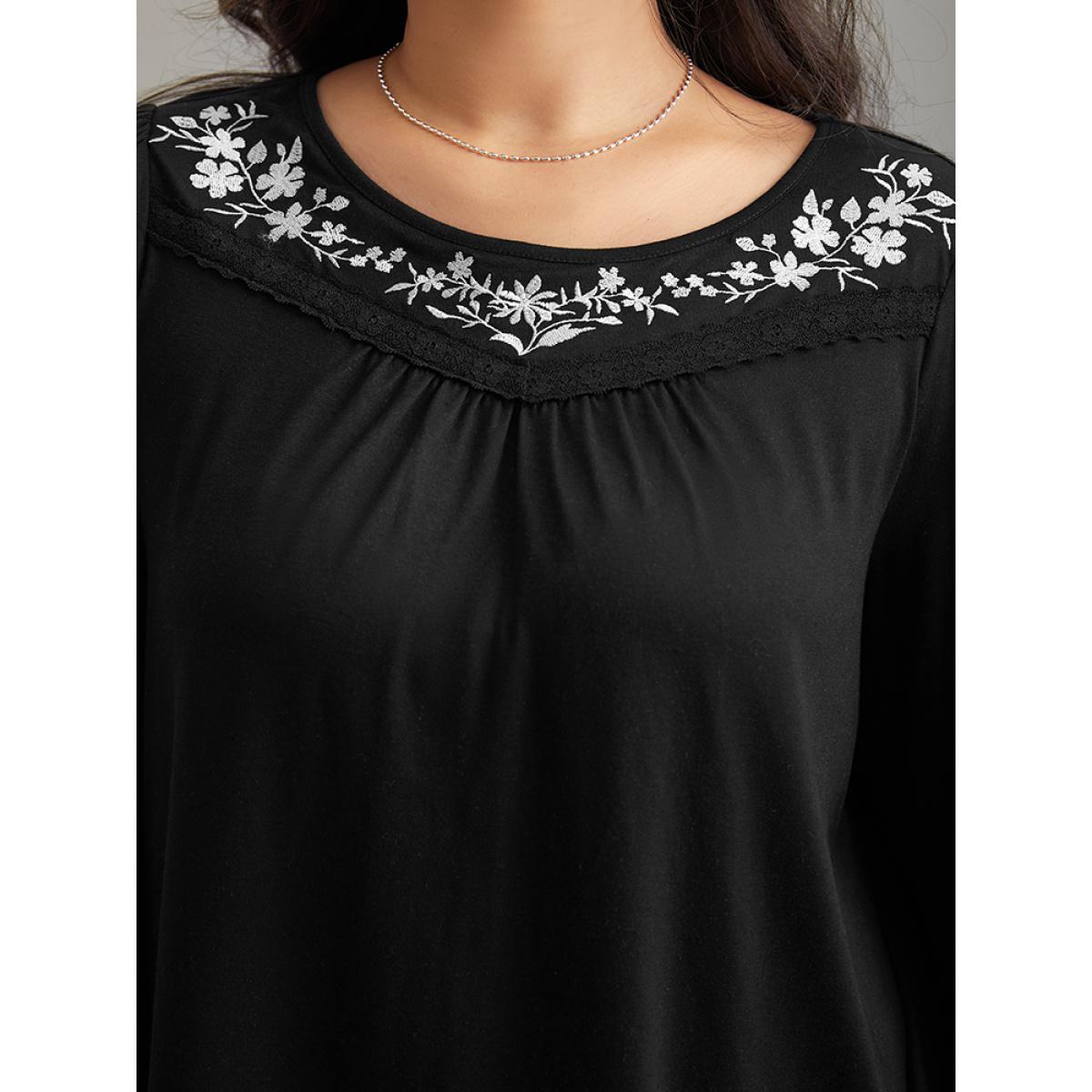 Plus Size Floral Embroidered Gathered Elastic Cuffs T-shirt Black Women Elegant Elastic cuffs Silhouette Floral Print Round Neck Dailywear T-shirts BloomChic 22-24/3X Product Image