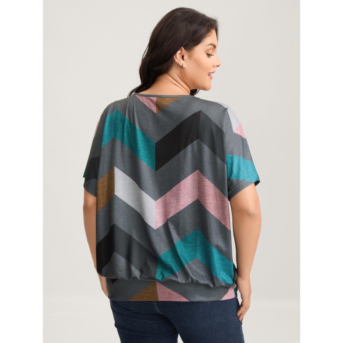 Plus Size Color Block Wavy Print T-Shirt DimGray Women Contrast Round Neck Loose Everyday-Casual T-shirts BloomChic 14-16/1X Product Image