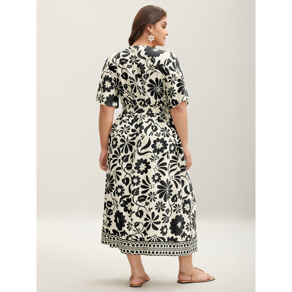 Plus Size Large Floral Print Pockets Midi Dress BlackFlower Women Resort Slit V-neck Short sleeve Curvy BloomChic 28/5X Product Image