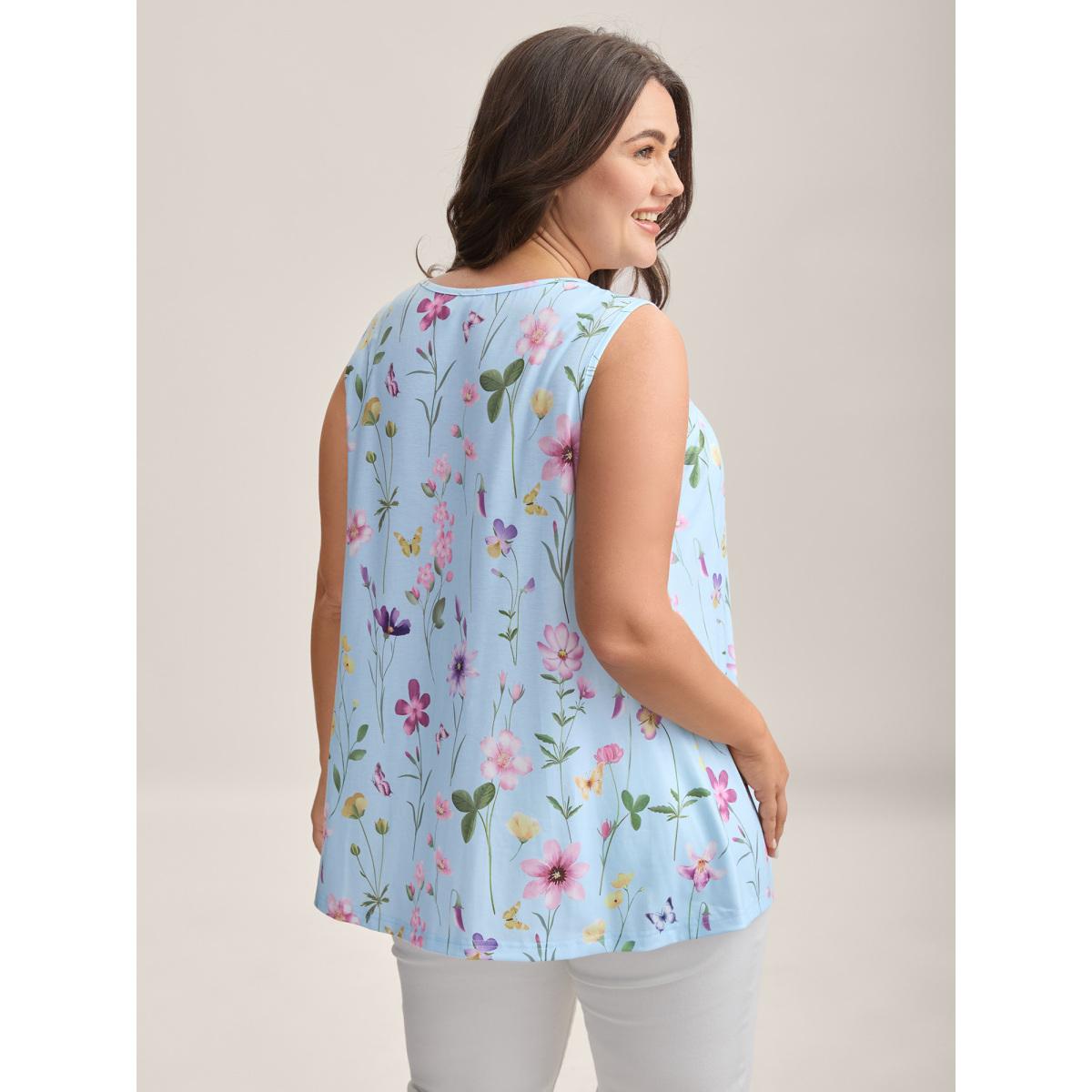 Plus Size Floral Print Flowy Pleated Tank Top Women LightBlue Leisure Gathered Round Neck Casual Tank Tops Camis BloomChic 30/6X Product Image