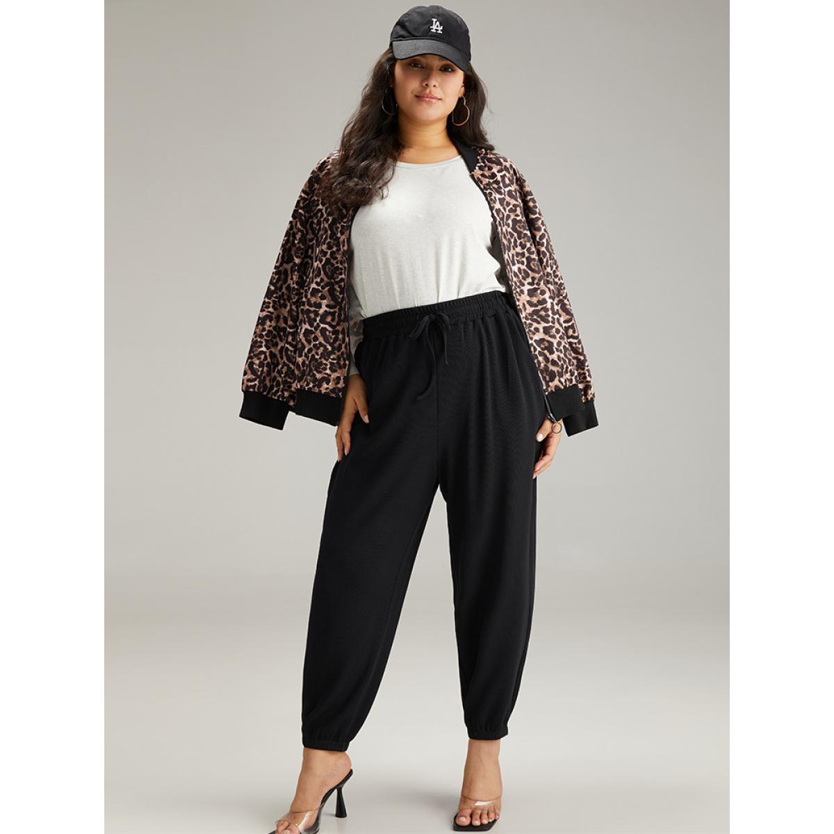 Plus Size Plain Texture Pocket Drawstring Elastic Waist Sweatpants Women Black Casual Harem High Rise Dailywear Pants BloomChic 30/6X Product Image