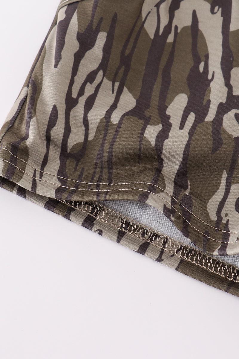 Camouflage print shorts Product Image