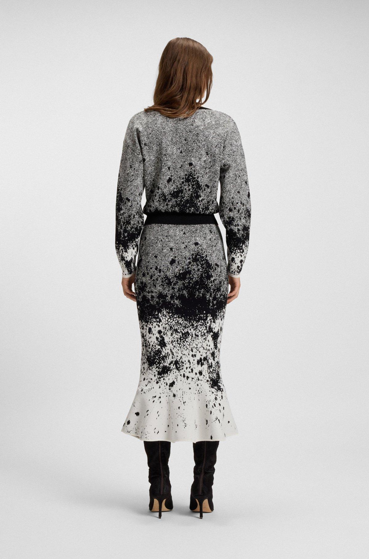 Cropped V-neck sweater in stretch fabric Product Image