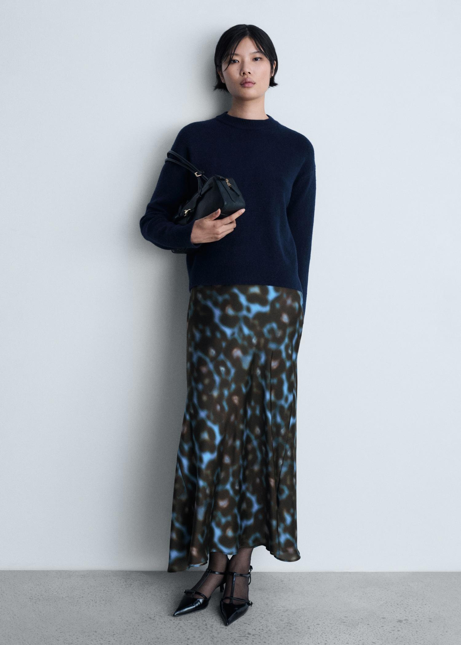 Printed satin skirt - Women | MANGO USA Product Image