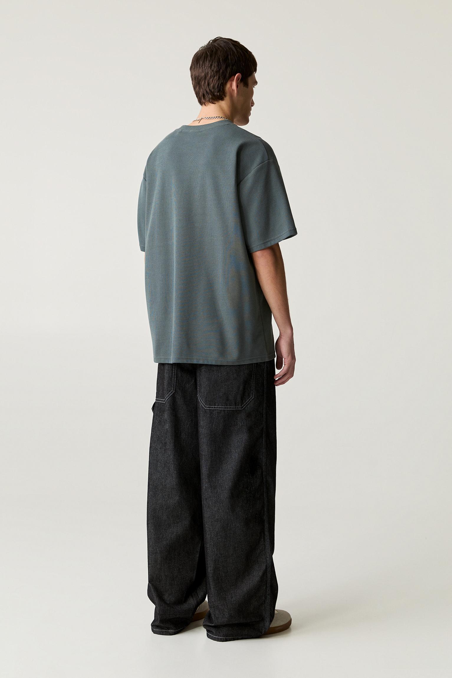 Basic short sleeve textured T-shirt Product Image