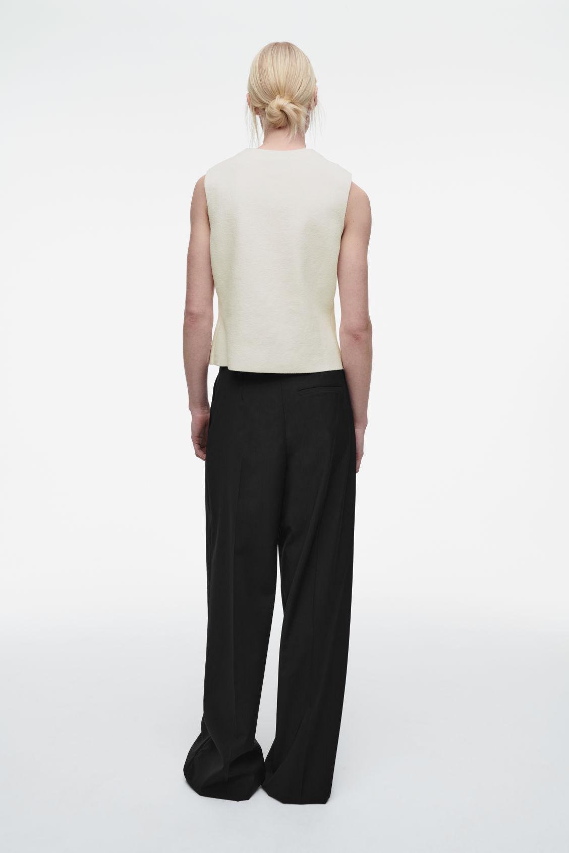 KNITTED COTTON VEST Product Image