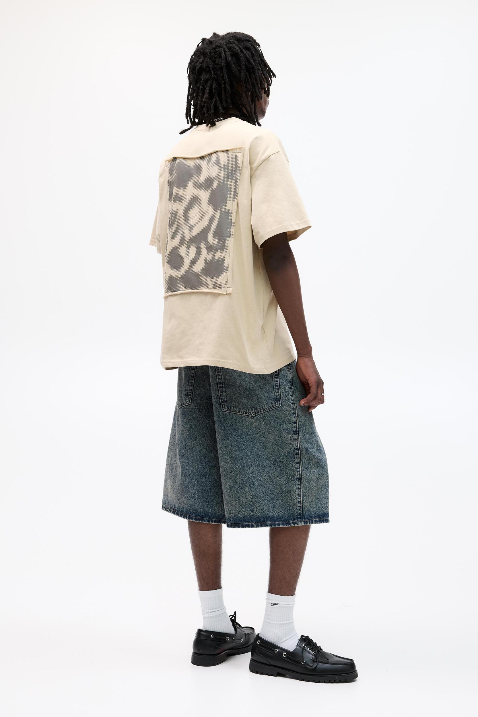 Embroidered graphic T-shirt Product Image