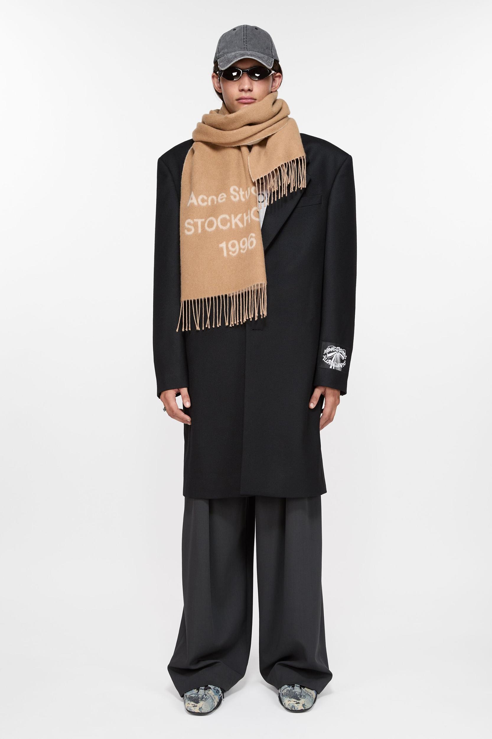 Logo jacquard scarf Product Image