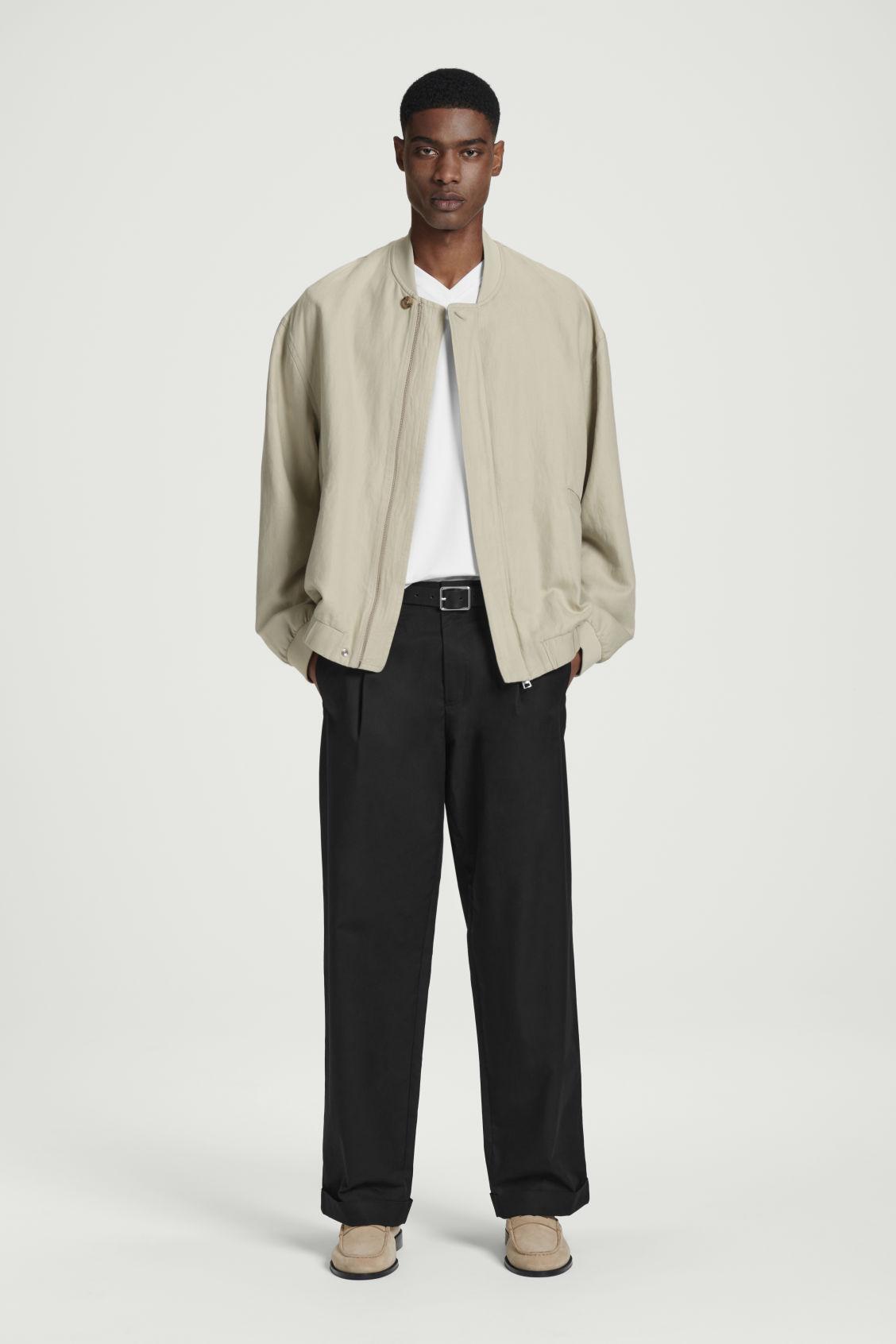 INTERLOCK COTTON V-NECK T-SHIRT Product Image