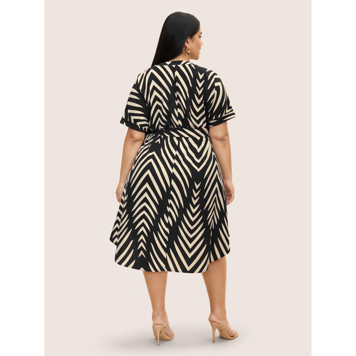 Plus Size Geometric Belted Dolman Sleeve Curved Hem Dress Truegreen Women At the Office Flat collar with V-notch Short sleeve Curvy BloomChic 22-24/3X Product Image
