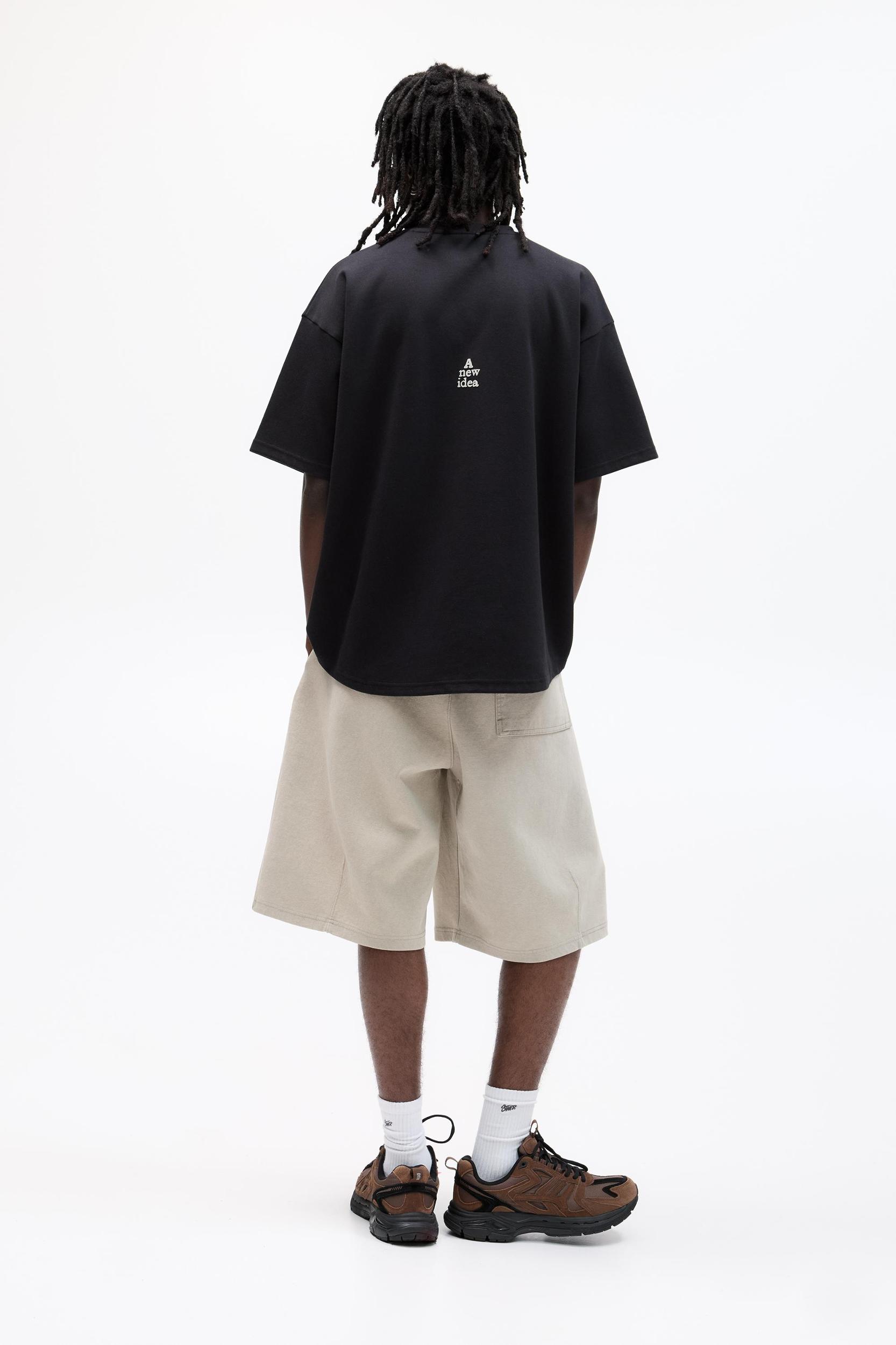 Embroidered short sleeve sweatshirt Product Image