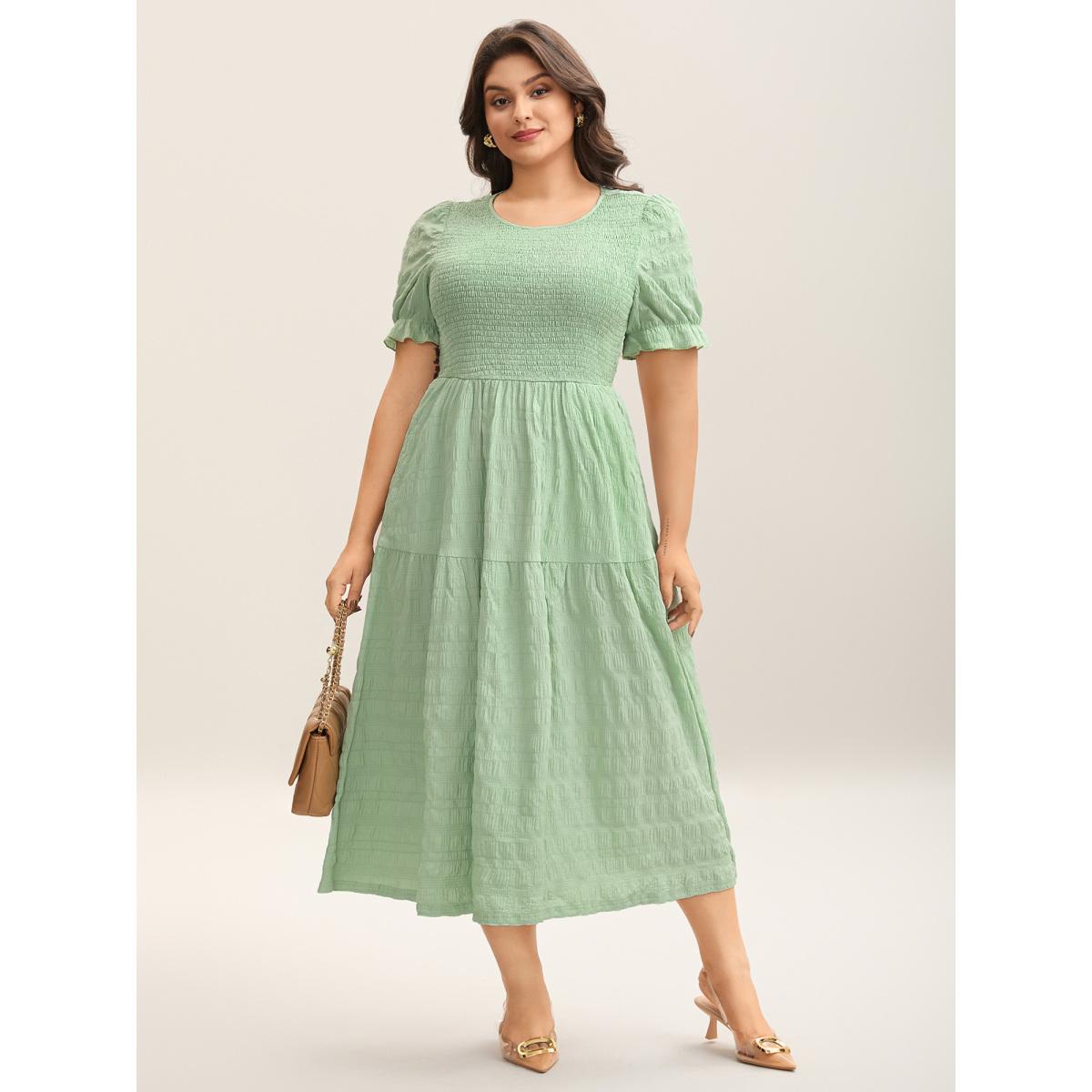 Plus Size Textured Shirred Bodice Pockets Maxi Dress Greenbean Women Round Neck Short sleeve Curvy BloomChic 28/5X Product Image