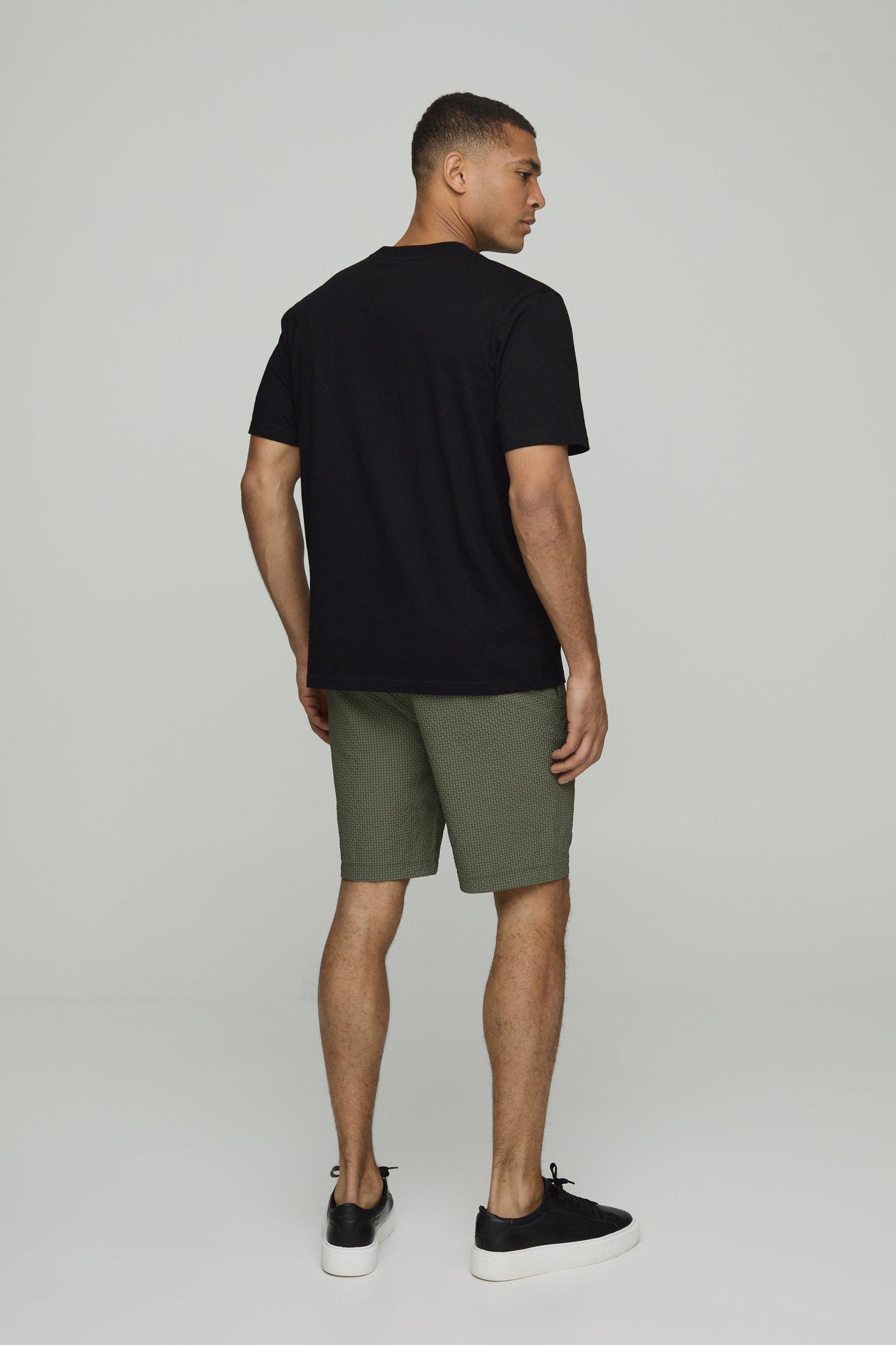 Elasticated Waist Relaxed Mid Length Seersucker Shorts | boohooMAN USA Product Image