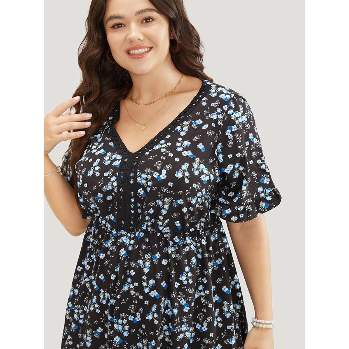 Plus Size Ditsy Floral Dolman Sleeve Tassels Contrast Lace Pocket Split Dress Indigo Women Elegant Tassels V-neck Short sleeve Curvy Midi Dress BloomChic 28/5X Product Image