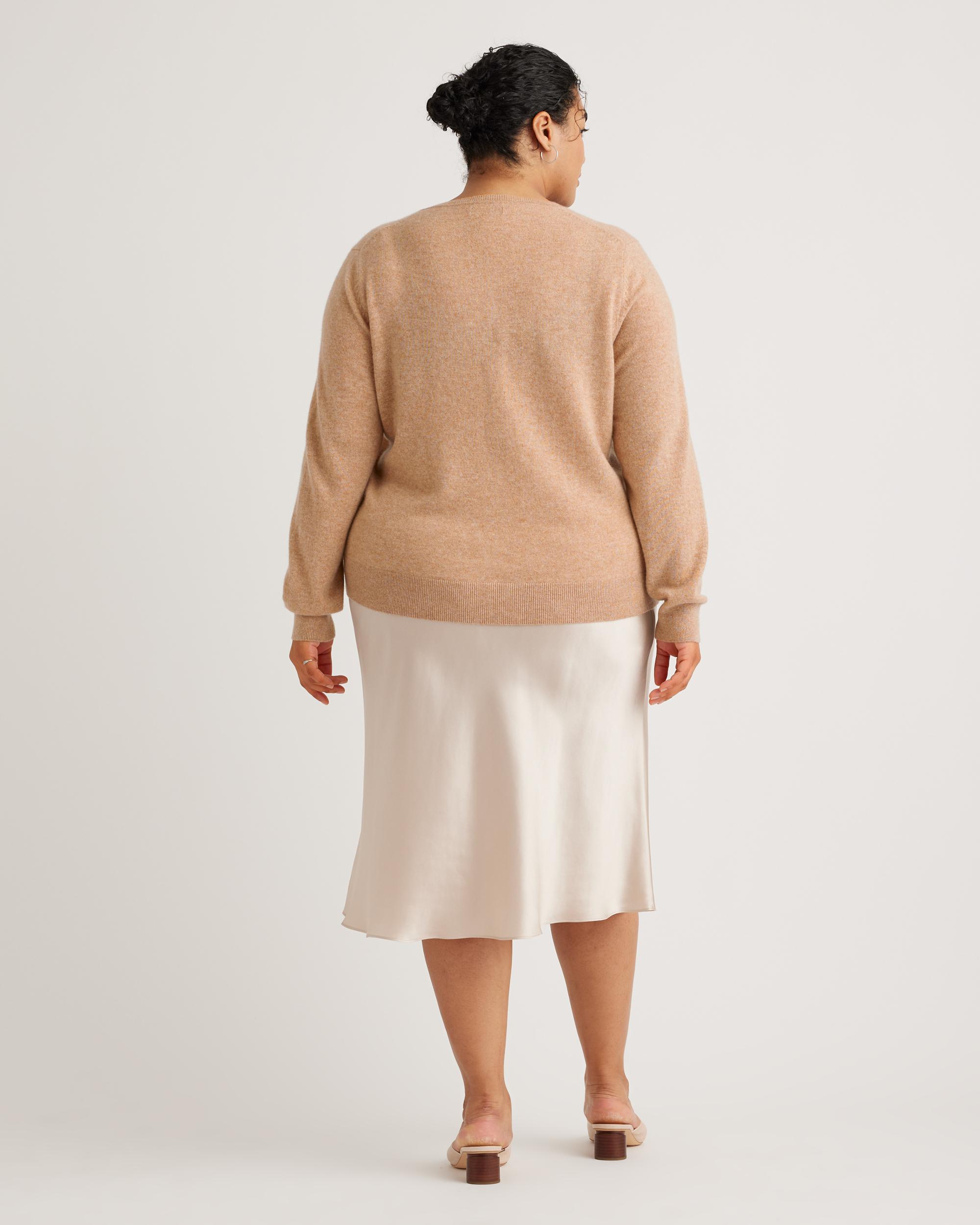 Quince | Women's Mongolian Cashmere V-Neck Sweater Product Image
