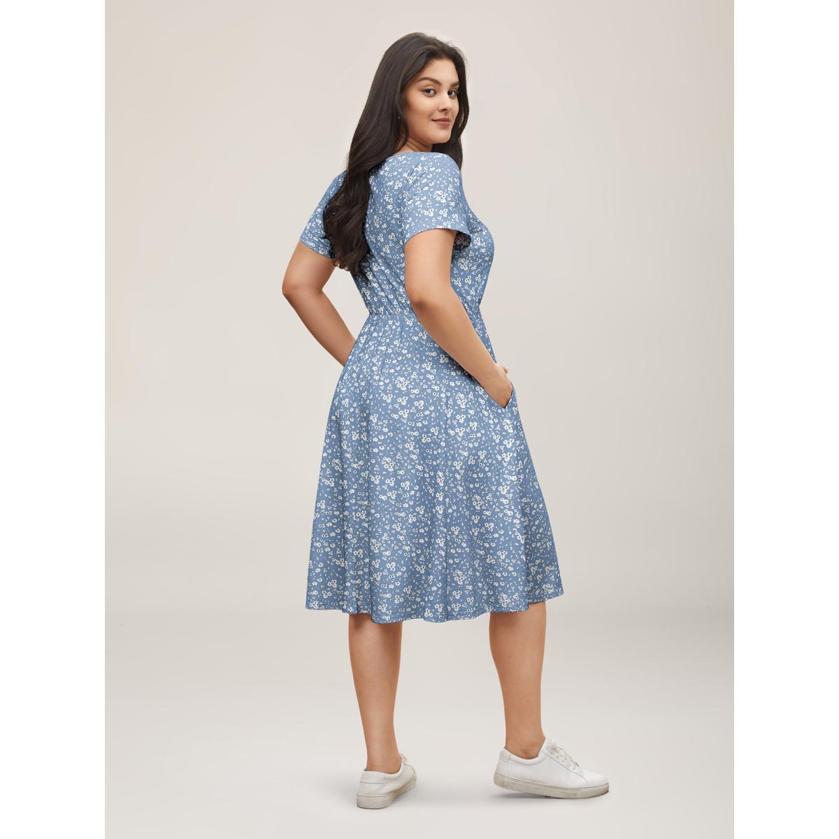 Plus Size Ditsy Floral Elastic Waist Knot Drawstring Dress LightBlue Women Leisure Non V-neck Short sleeve Curvy Midi Dress BloomChic 30/6X Product Image