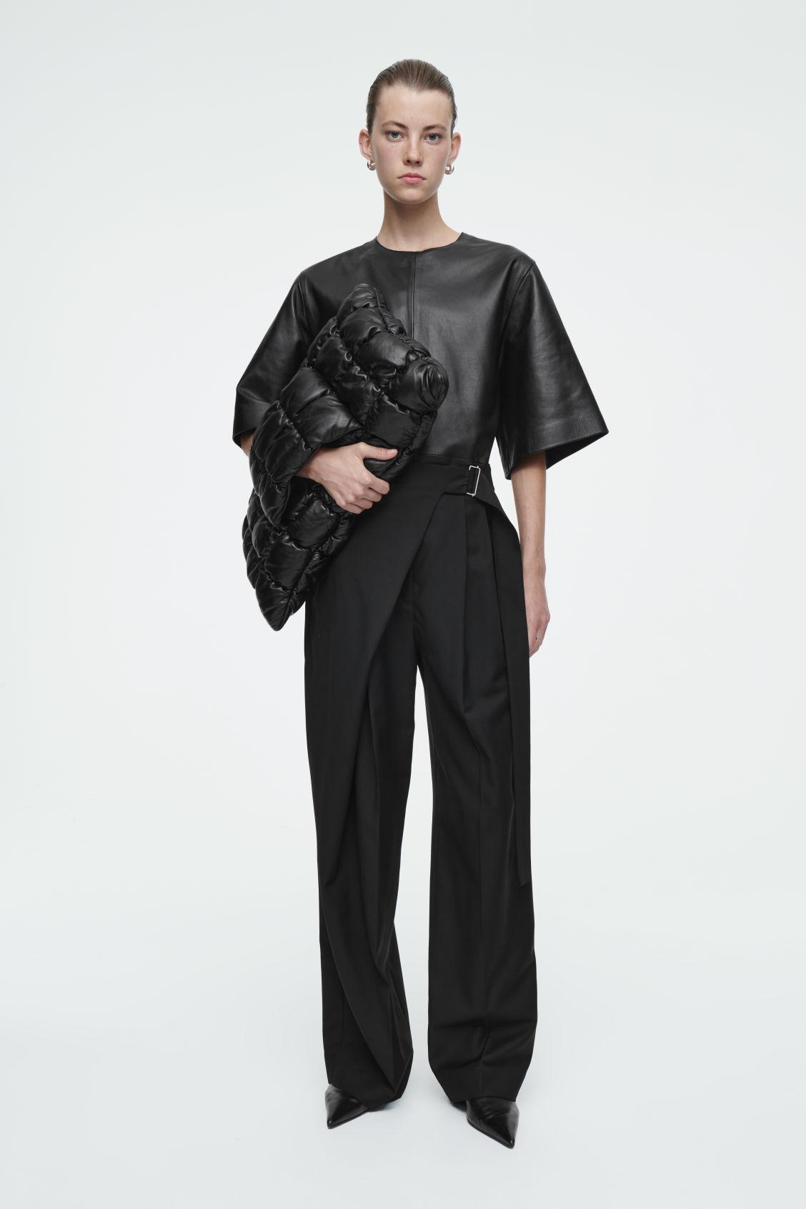 PILLOW OVERSIZED QUILTED CLUTCH BAG - LEATHER Product Image