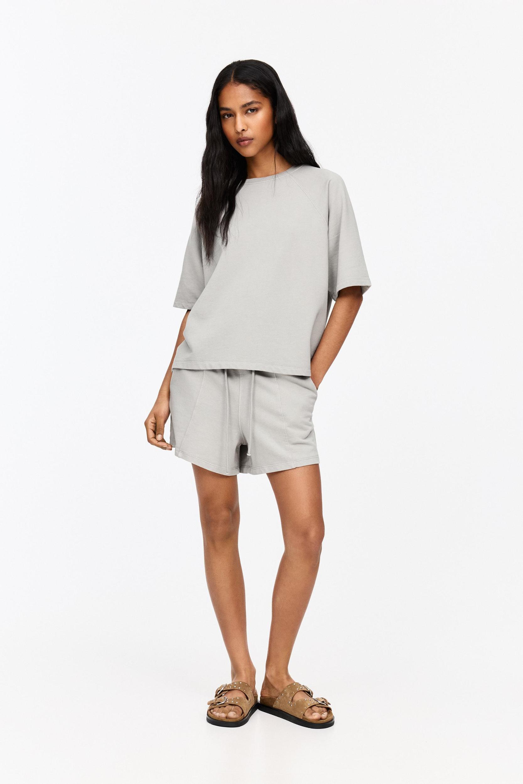 Short raglan sleeve sweatshirt Product Image