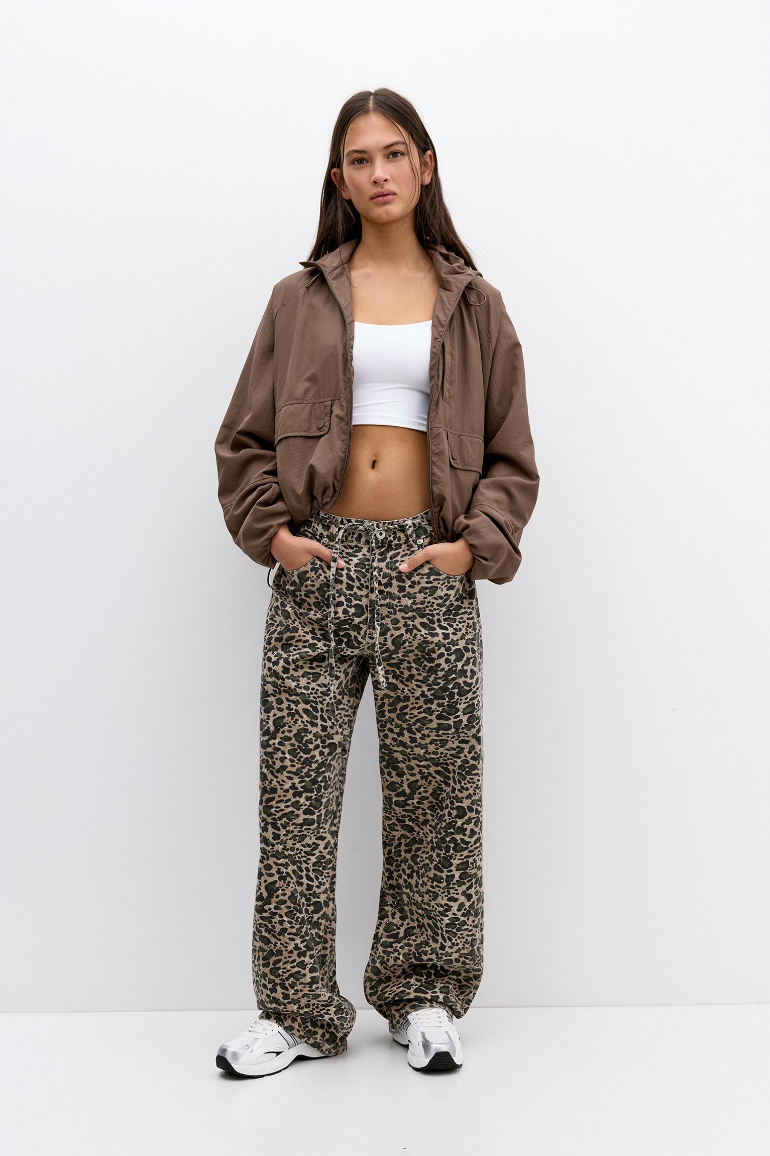 Short lightweight hooded jacket Product Image