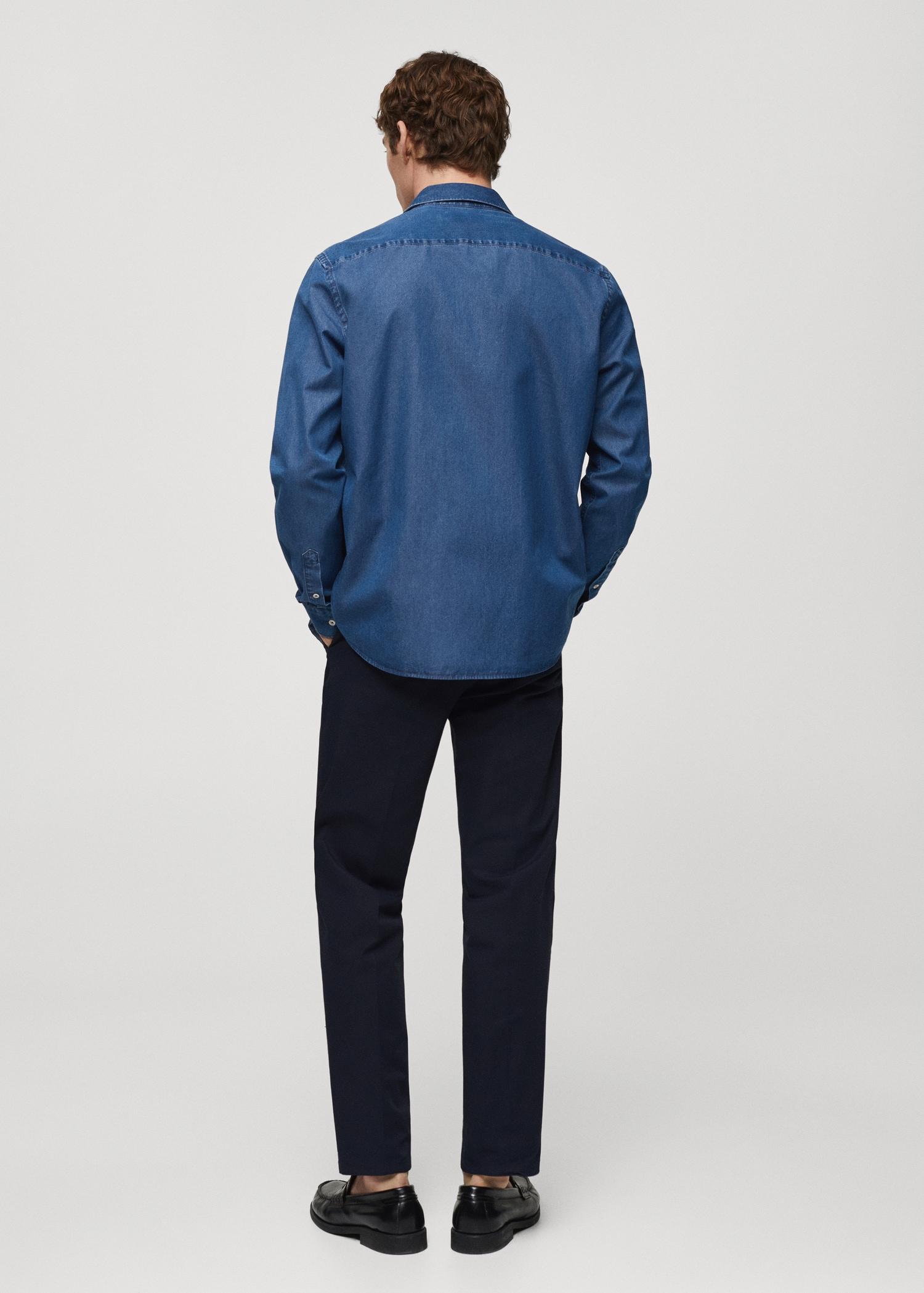 Regular-fit cotton chambray shirt - Men | MANGO USA Product Image