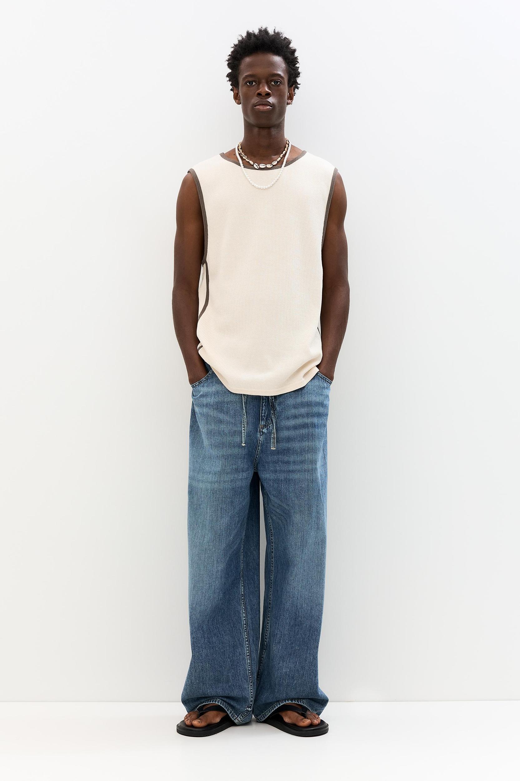 Waffle-texture sleeveless T-shirt Product Image