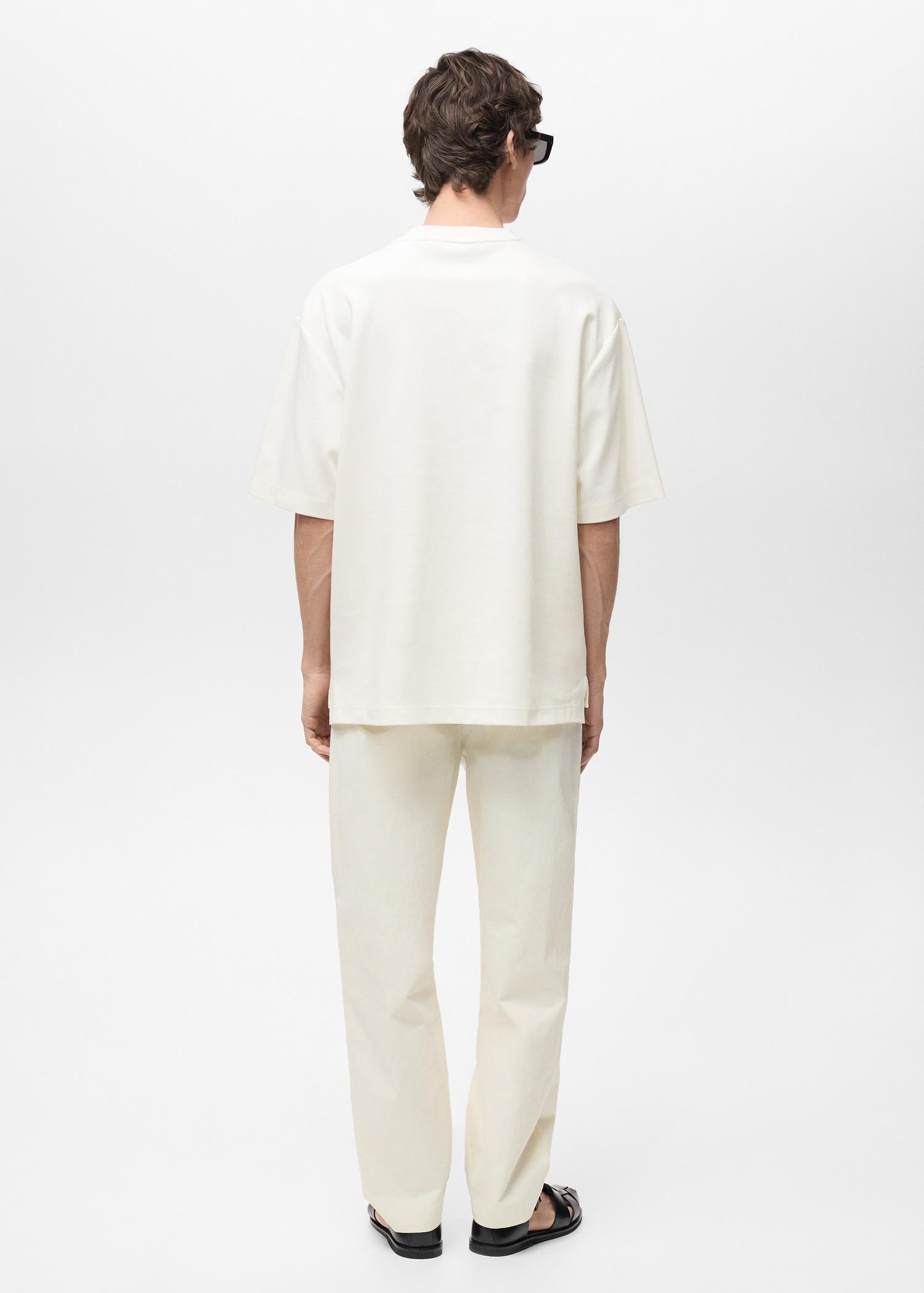 Oversized t-shirt with pocket - Men | MANGO USA Product Image