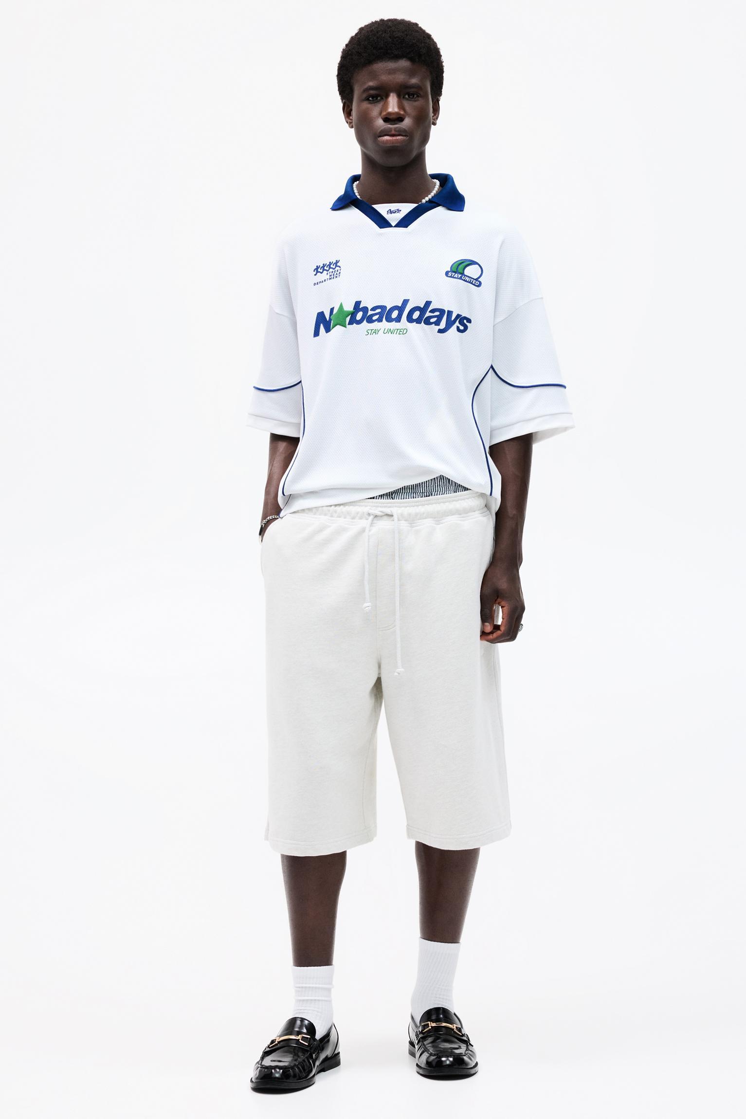 White polo collar T-shirt Product Image