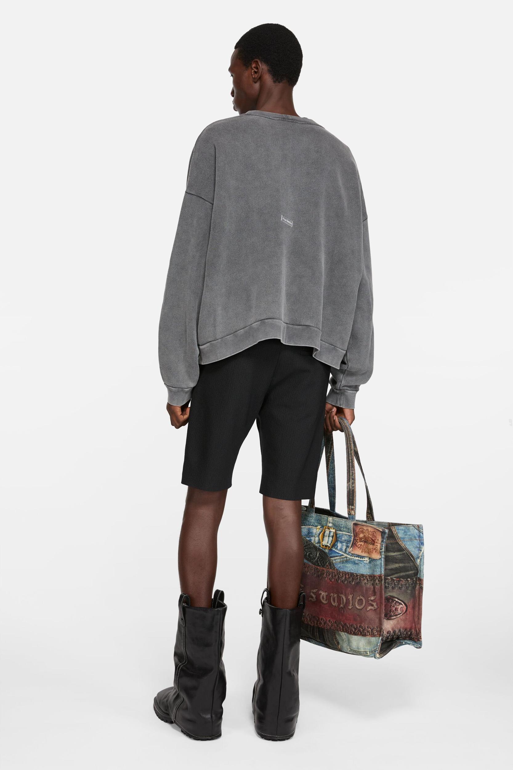 Sweater logo patch Product Image