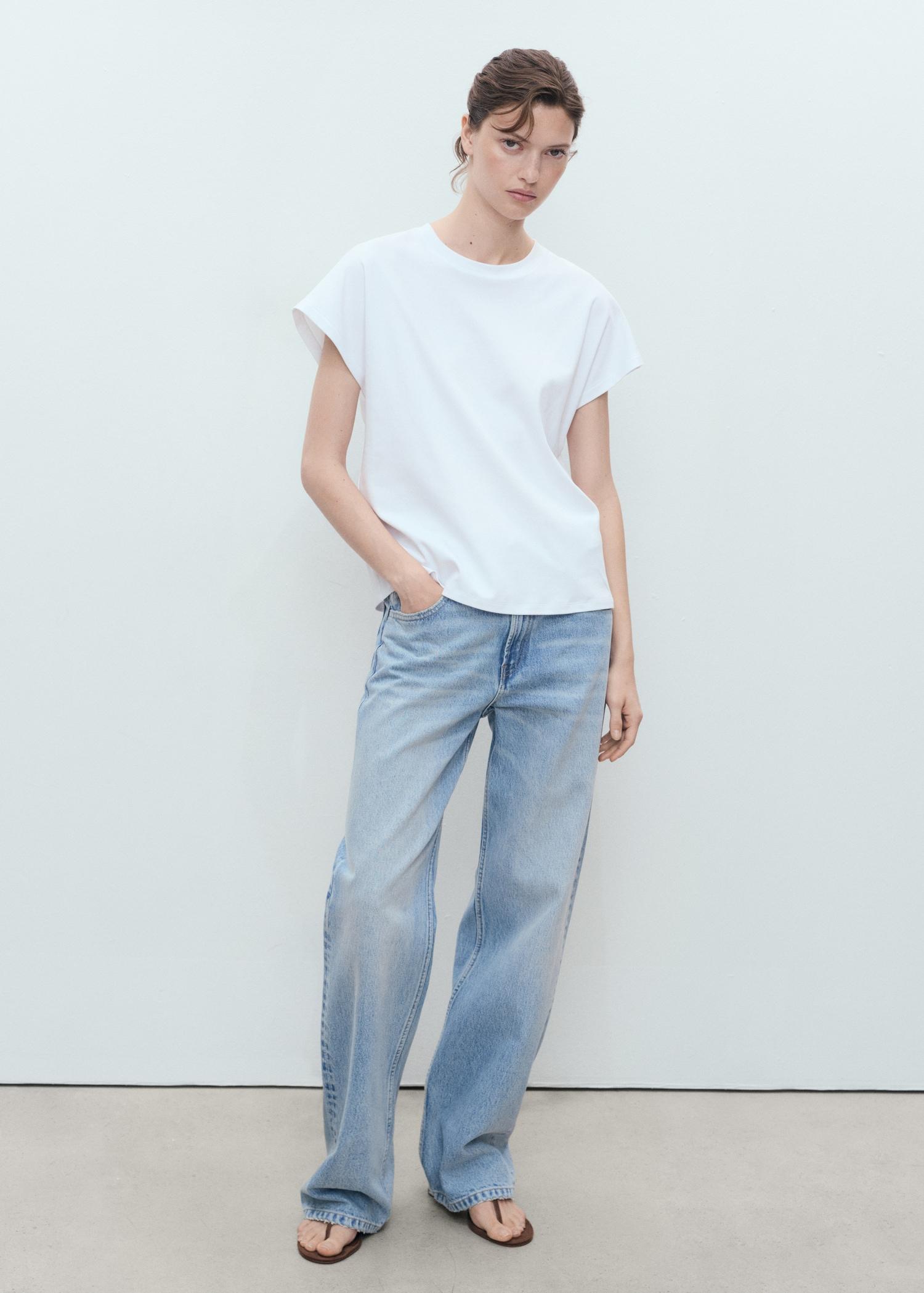 Rounded neck cotton t-shirt - Women | MANGO USA Product Image