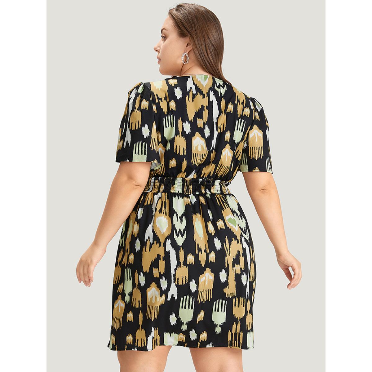 Plus Size Graphic Print Notched Shirred Pocket Puff Sleeve Dress Leopard Women Elegant Shirred V-neck Short sleeve Curvy Knee Dress BloomChic 28/5X Product Image